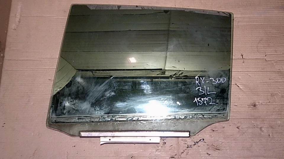 стекло двери Lexus RX 300/330/350/400h (XU30) 2003-2008