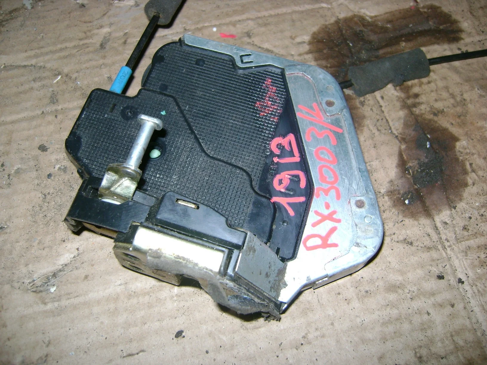 замок двери Lexus RX 300/330/350/400h (XU30) 2003-2008