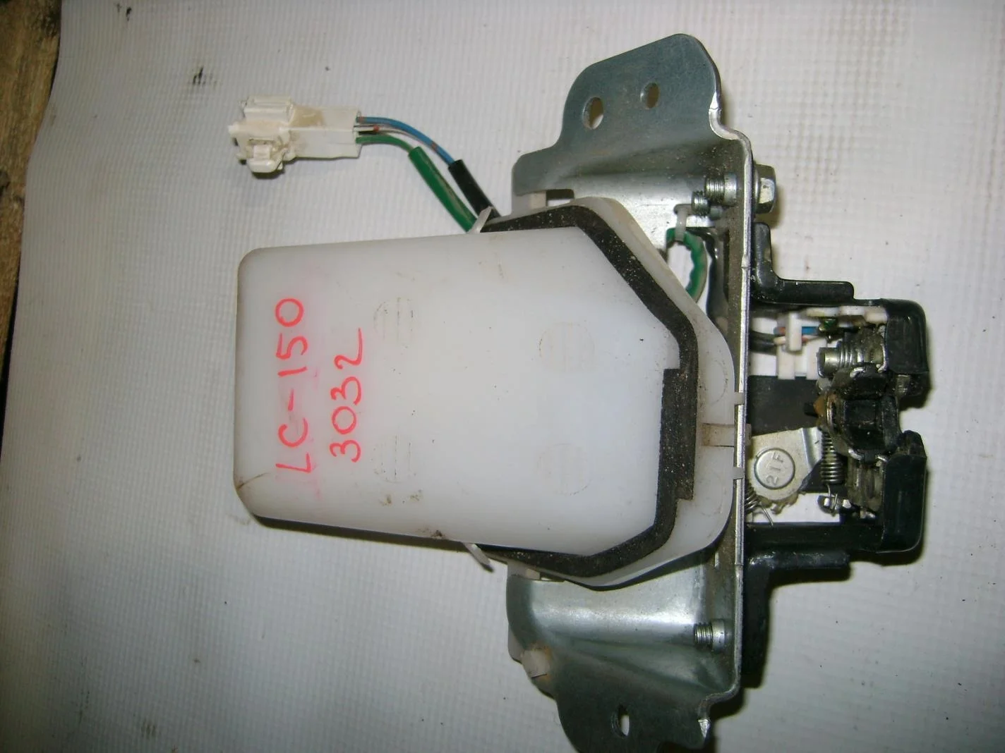 замок стекла багажника Toyota Land Cruiser Prado 150 2009-2023