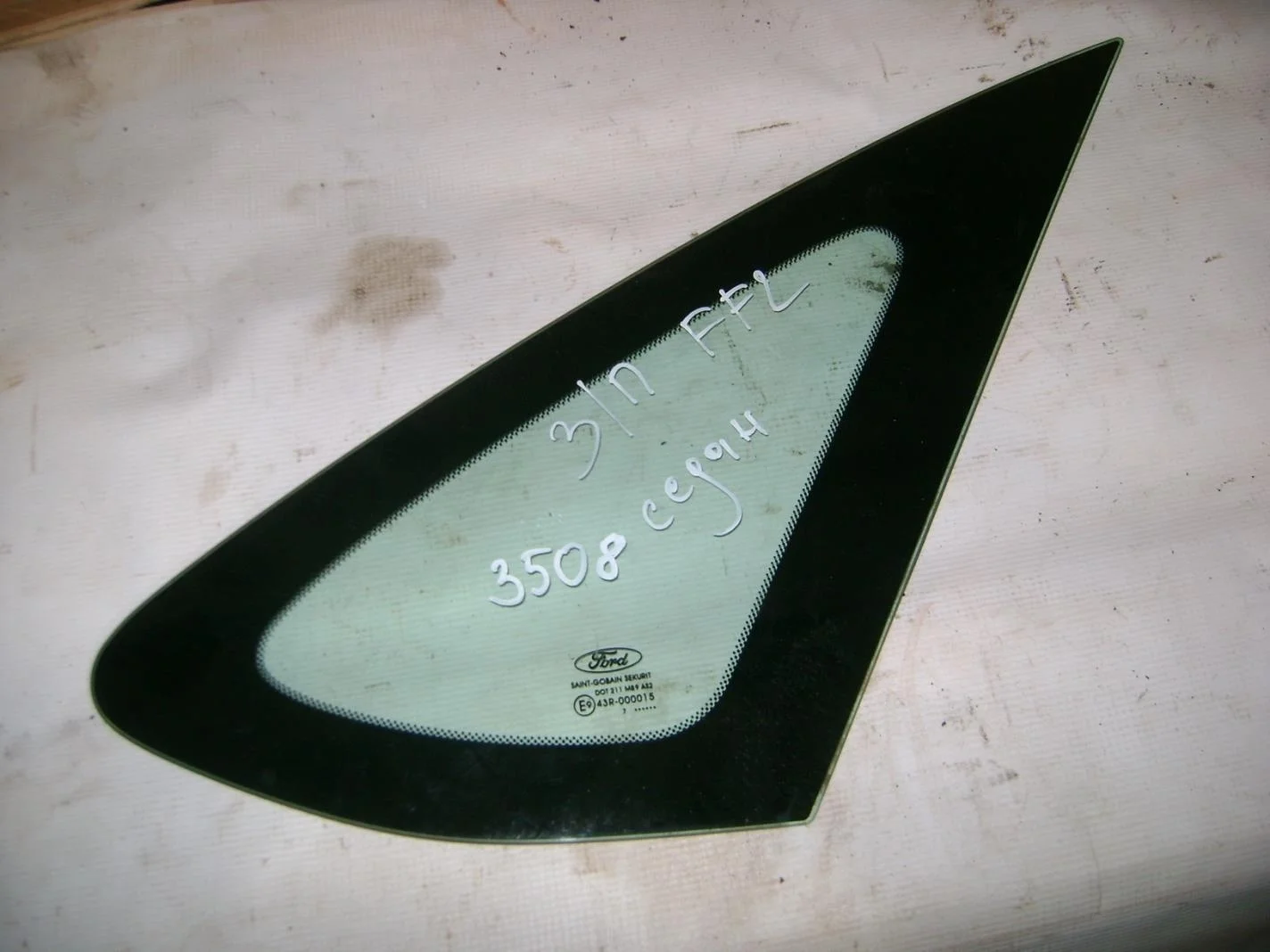 Стекло кузовное глухое правое Ford Focus II 2005-2011