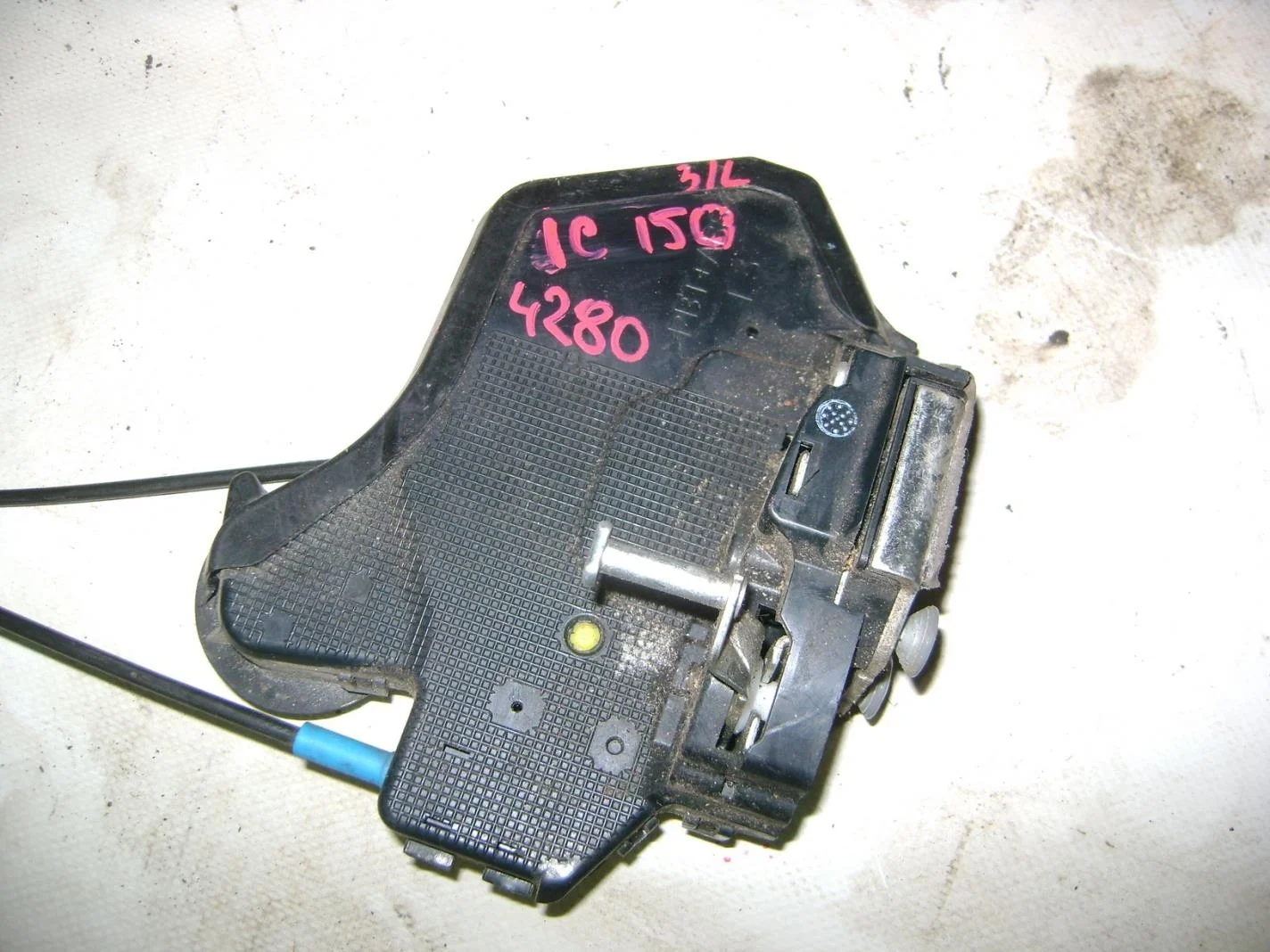 Замок двери задней левой Toyota Land Cruiser Prado 150 2009-2023