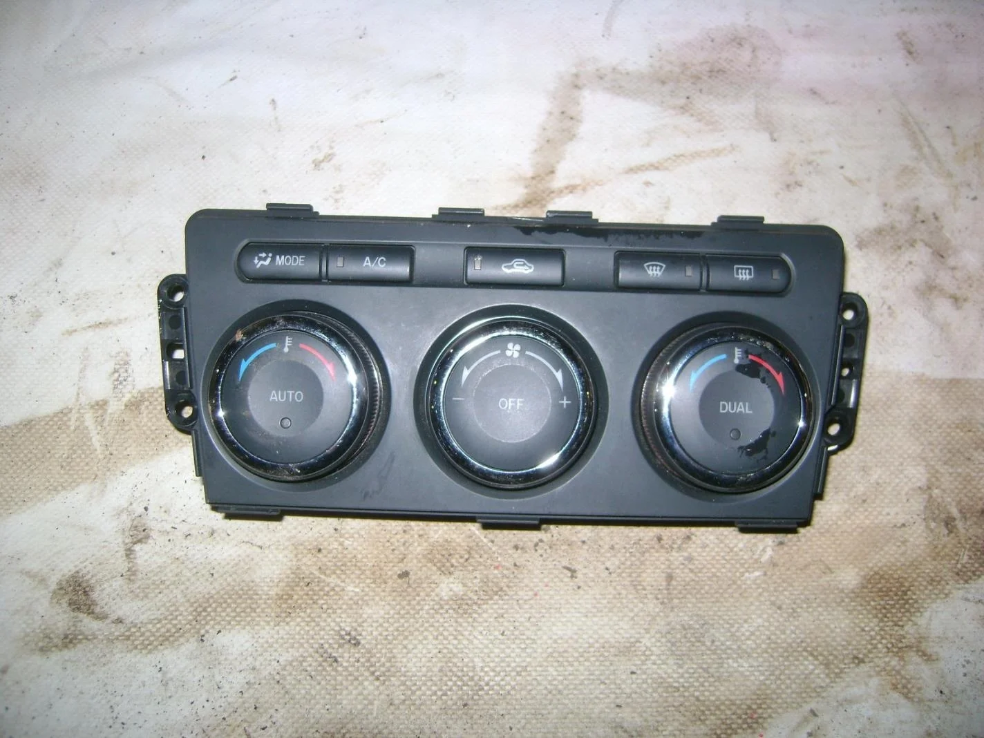 блок управления климатической установкой Mazda Mazda 6 (GH) 2007-2012