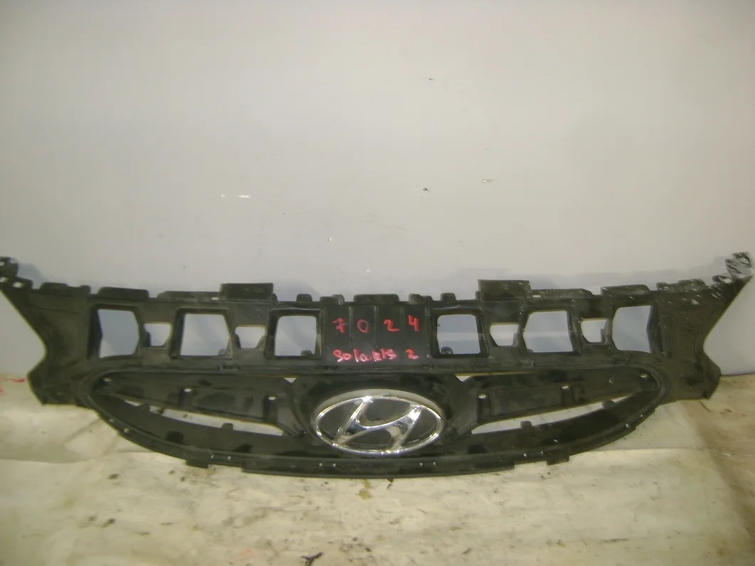 Решетка радиатора Hyundai Solaris I 2010-2017