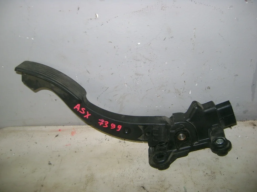 педаль газа Mitsubishi ASX 2010>