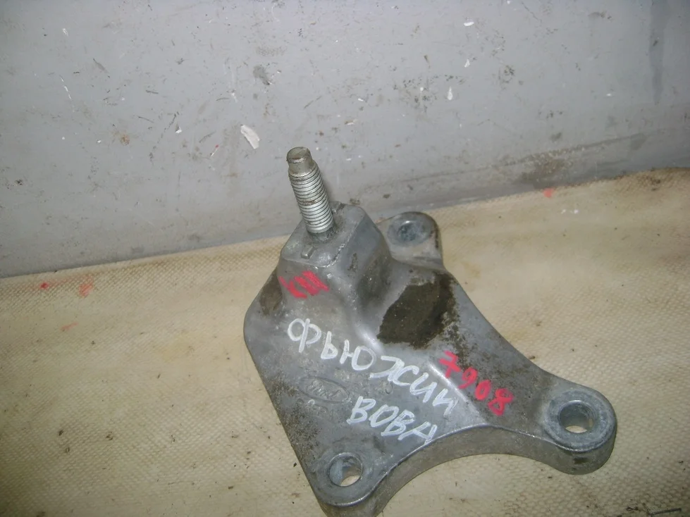 Кронштейн КПП Ford Fusion 2002-2012