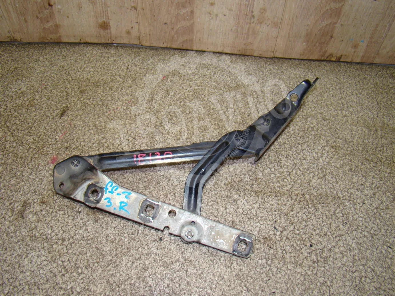 Петля крышки багажника Ford Focus II 2005-2011