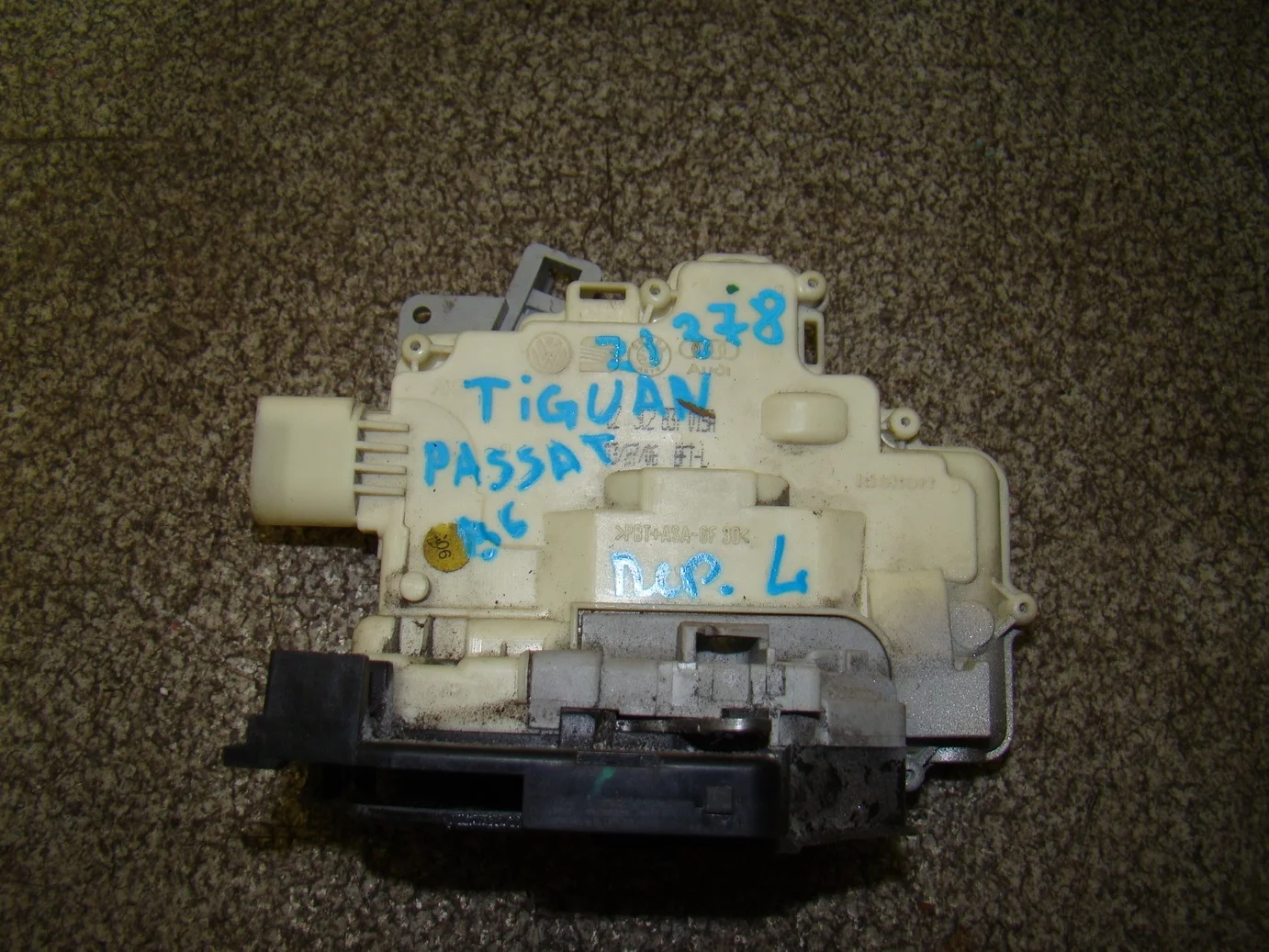 замок двери VW Passat (B6) 2005-2010