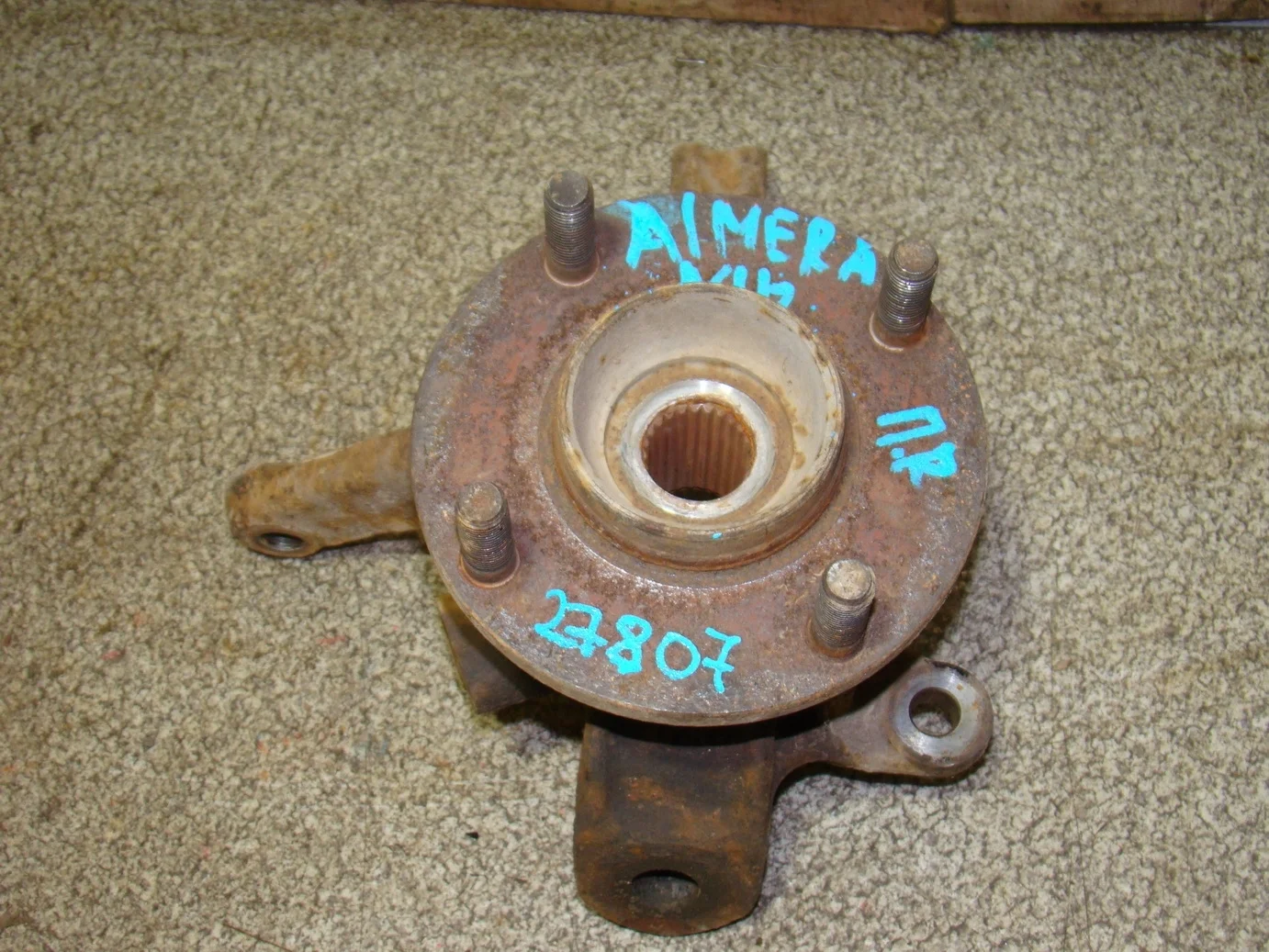кулак поворотный Nissan Almera (N16) 2000-2006