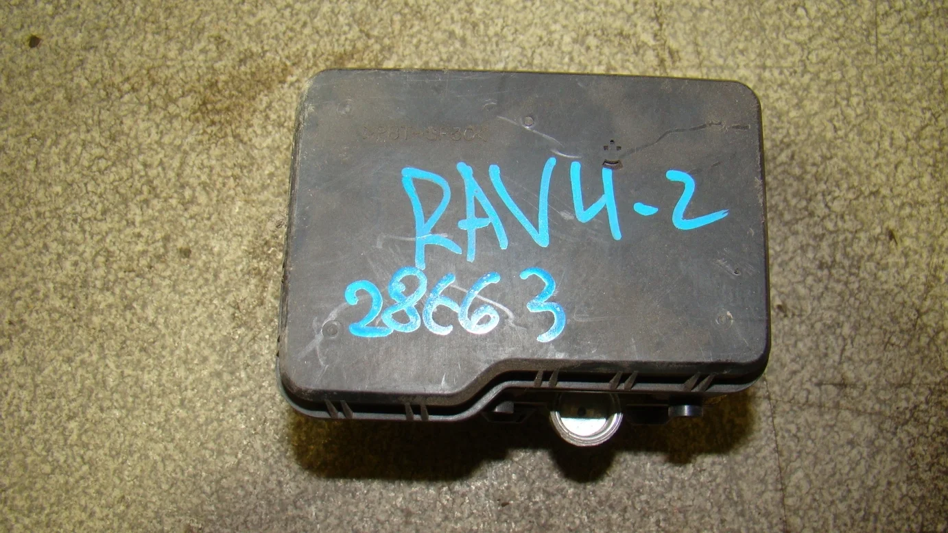 блок abs (насос) Toyota RAV4 (XA20) 2000-2005