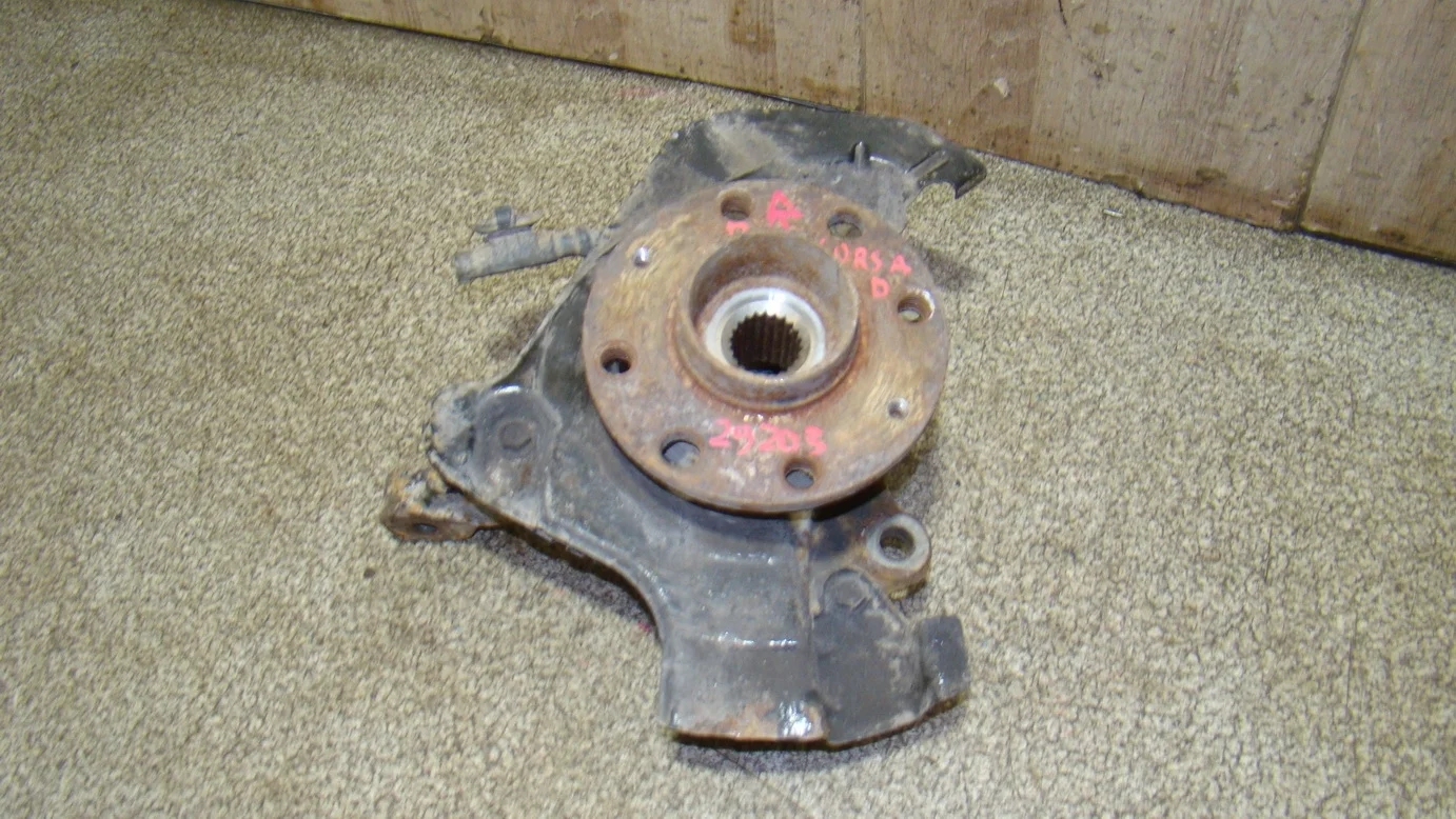 кулак поворотный Opel Corsa D 2006-2014