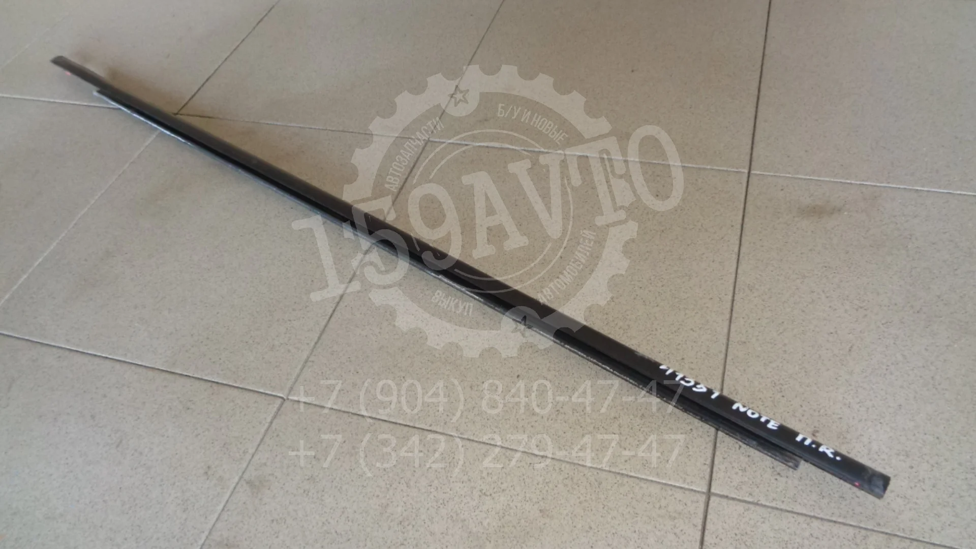 Накладка стекла переднего правого Nissan Note (E11) 2004-2013