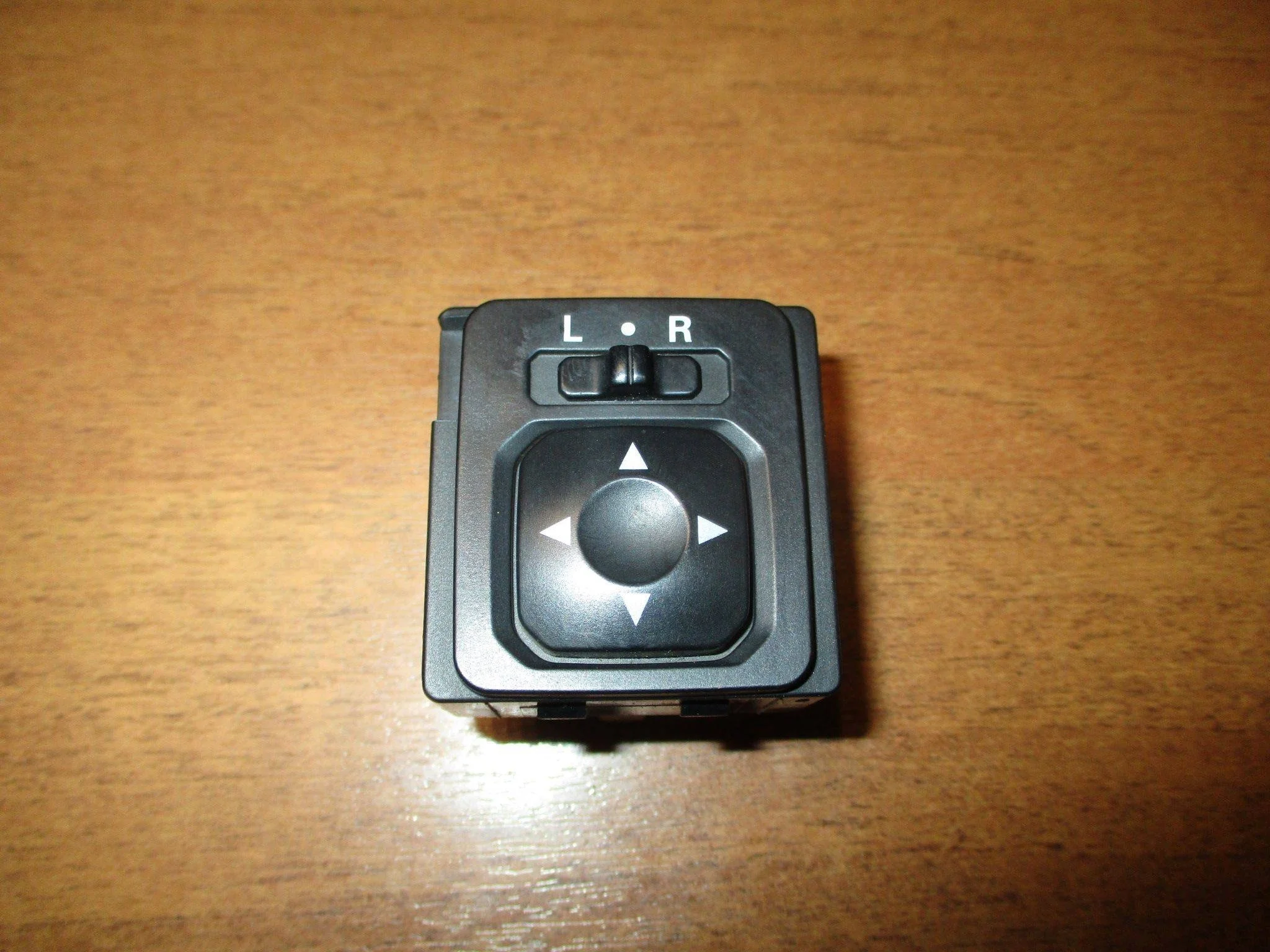 Переключатель регулировки зеркала Mitsubishi Lancer 9 (CS) 2003-2006