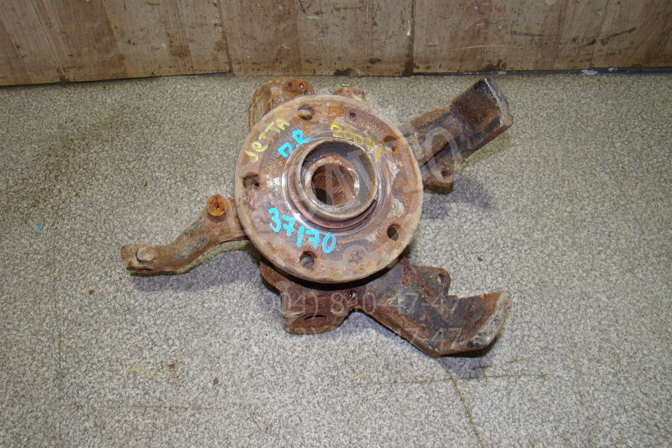 кулак поворотный VW Jetta V (1K) 2005-2011