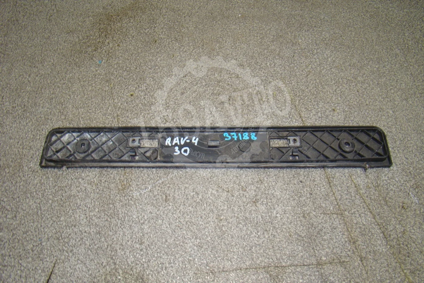 накладка переднего бампера под номер Toyota RAV4 (XA30) 2005-2012