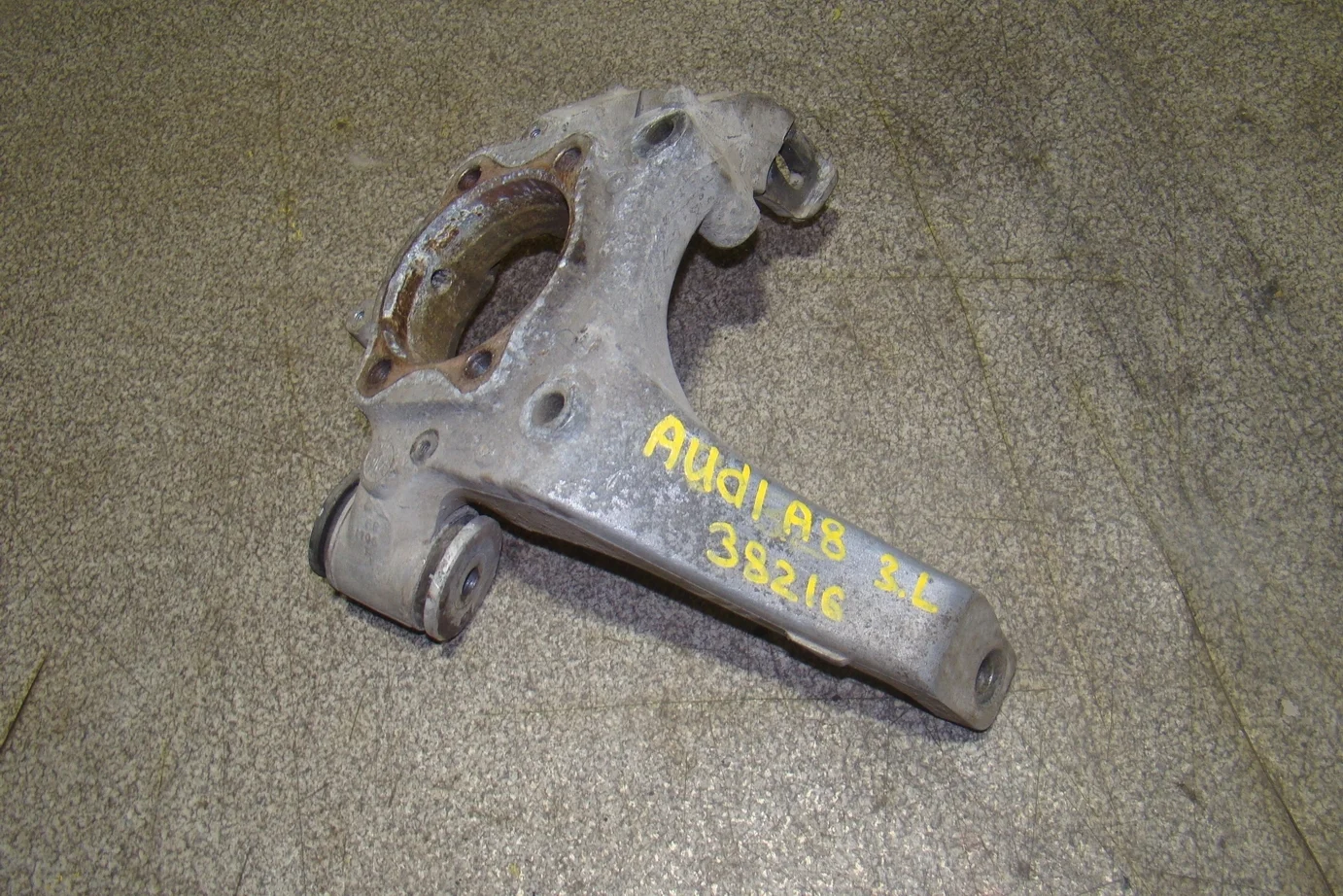 кулак поворотный Audi A8 (D3) 2002-2009