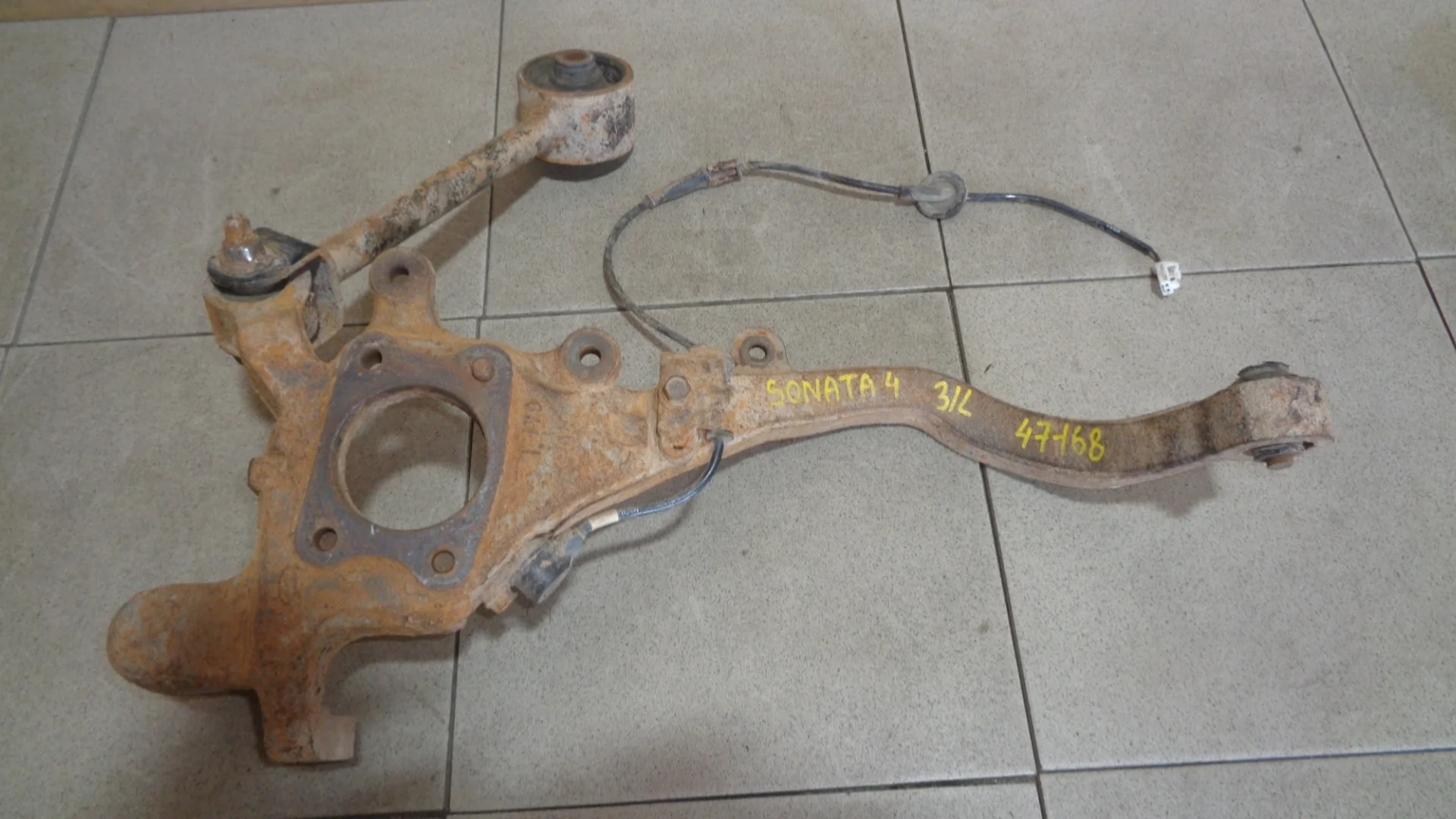 Кулак поворотный задний левый Hyundai Sonata (EF) 1998-2012