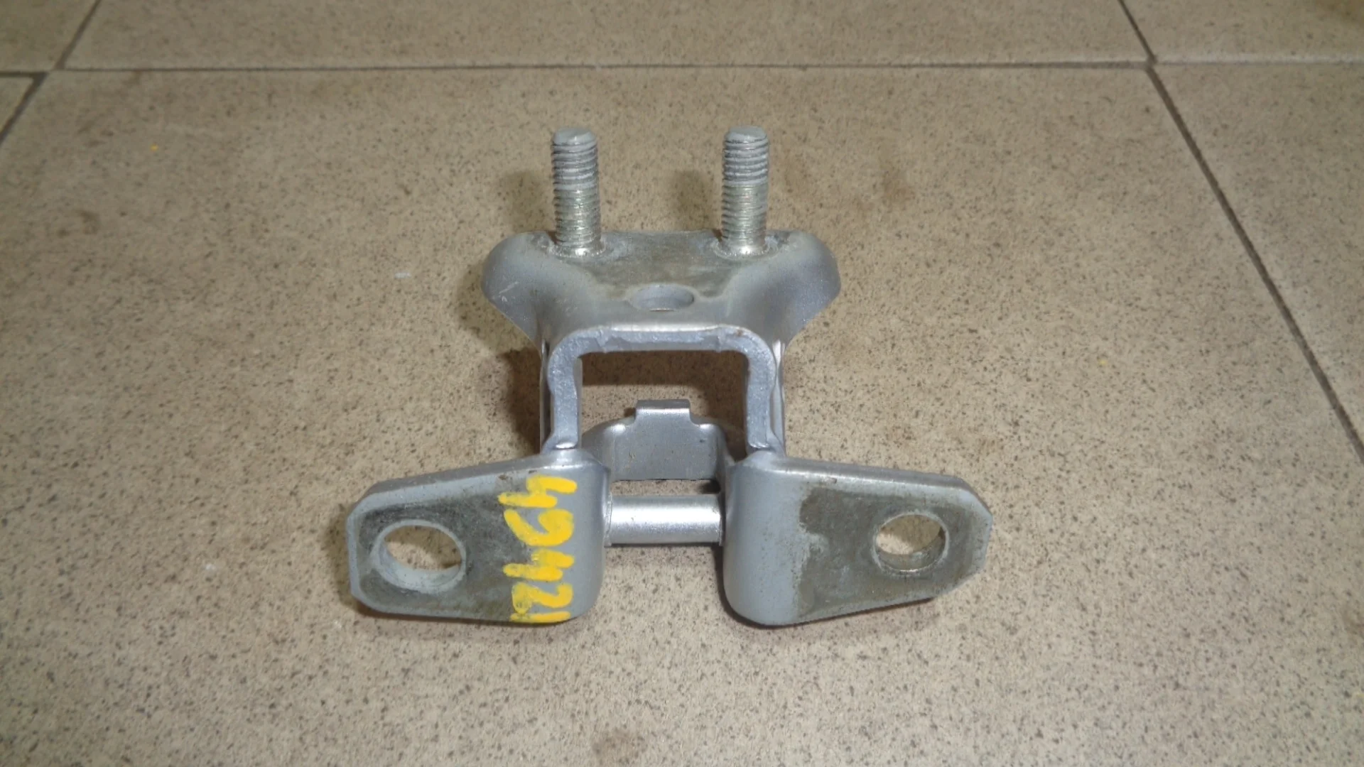 петля двери Mitsubishi ASX 2010>
