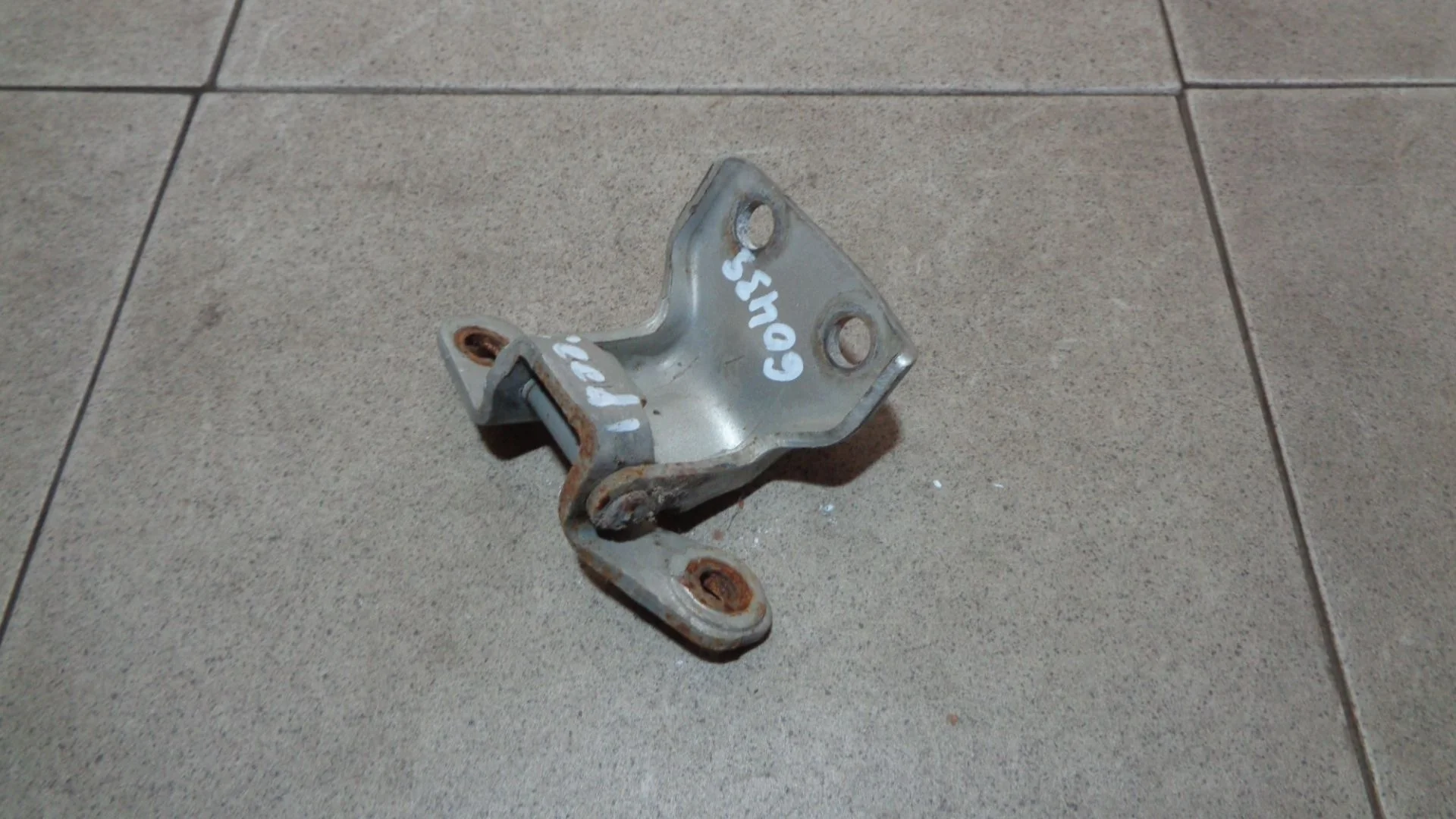 петля двери Kia Ceed I (ED) 2006-2012