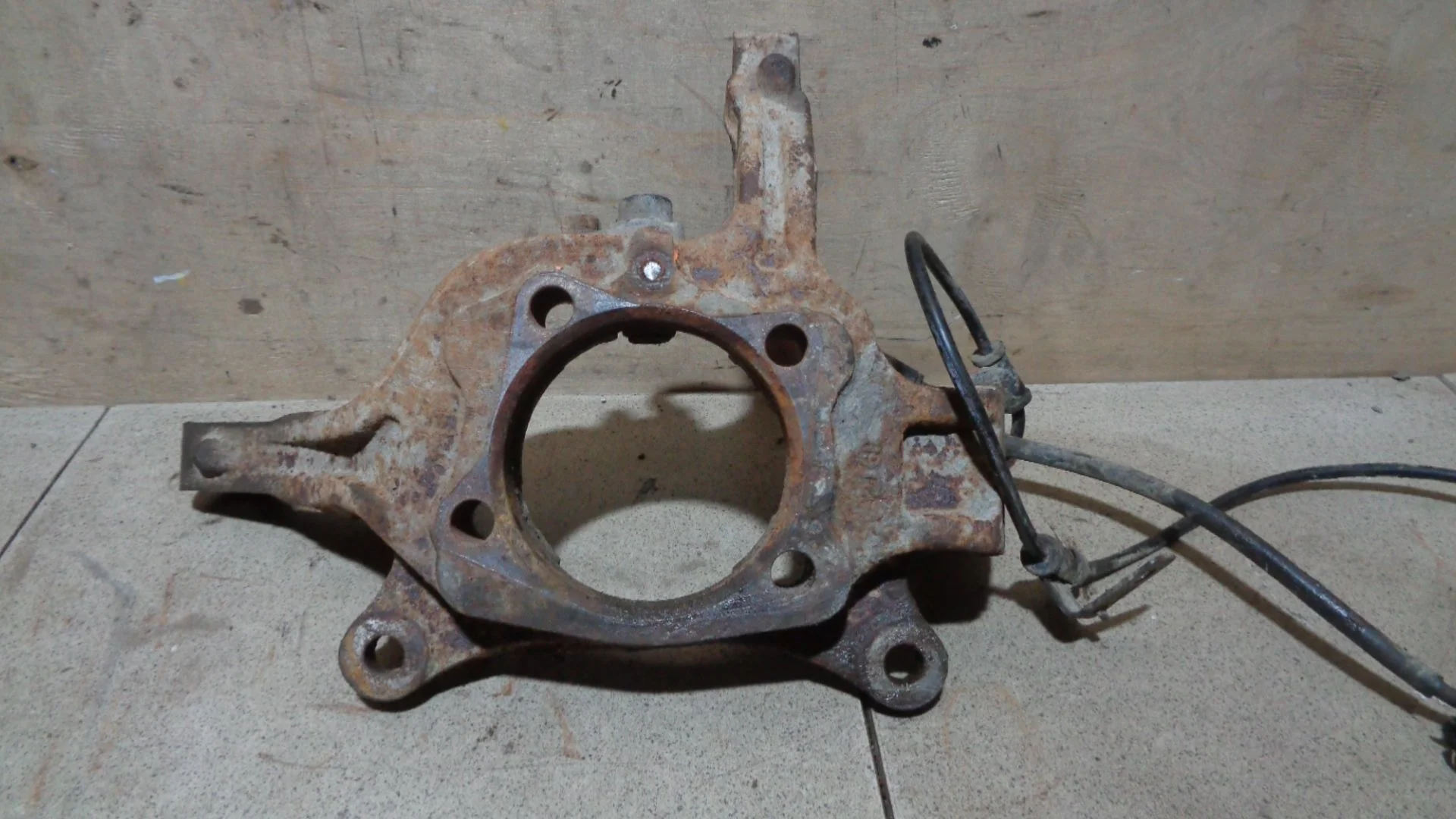 кулак поворотный Mitsubishi Galant IX 2003-2012