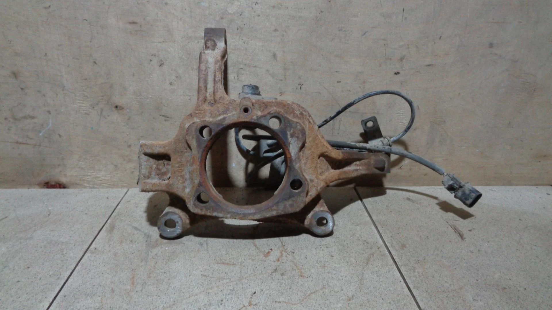 кулак поворотный Mitsubishi Galant IX 2003-2012