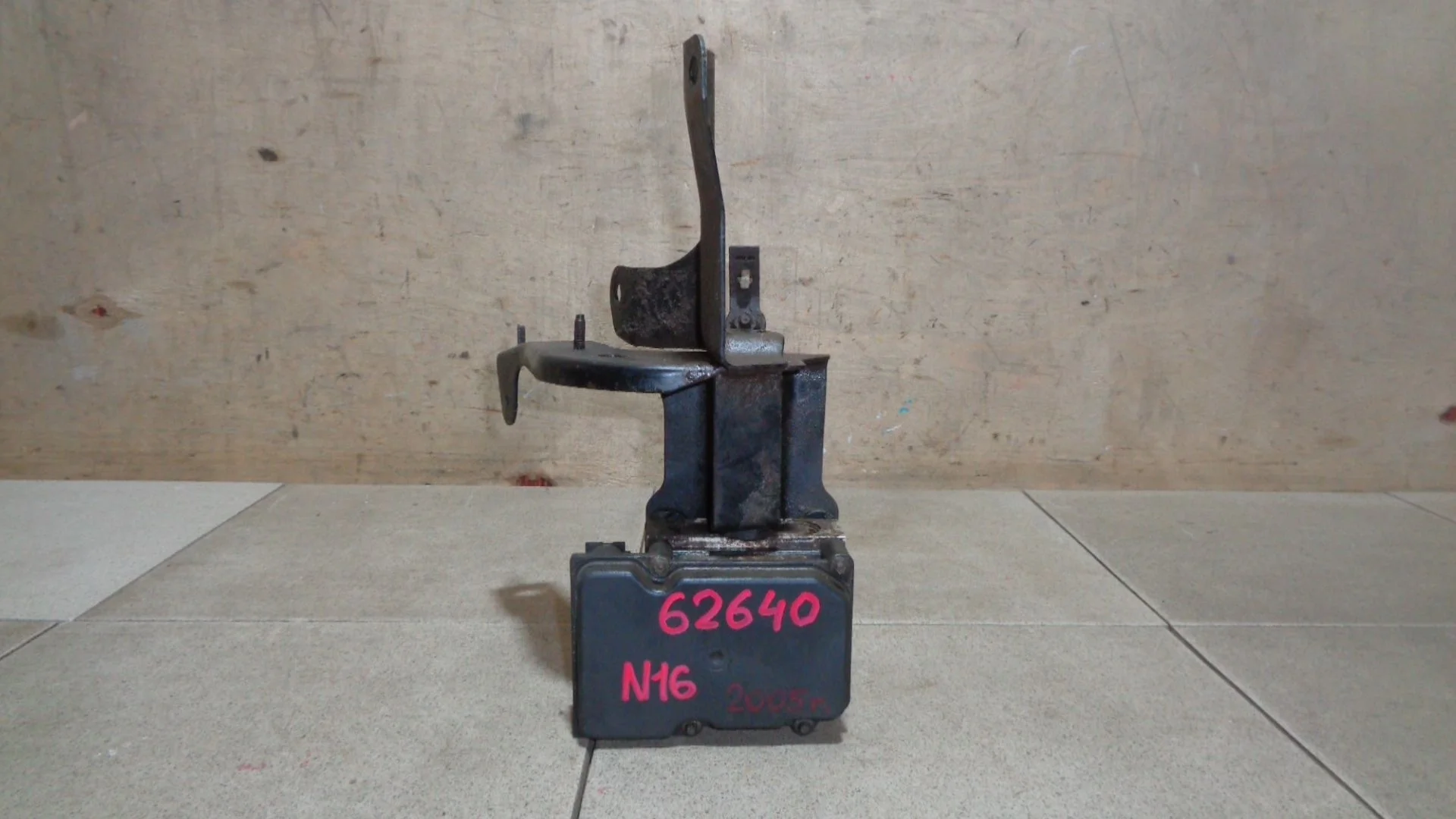 блок abs (насос) Nissan Almera (N16) 2000-2006