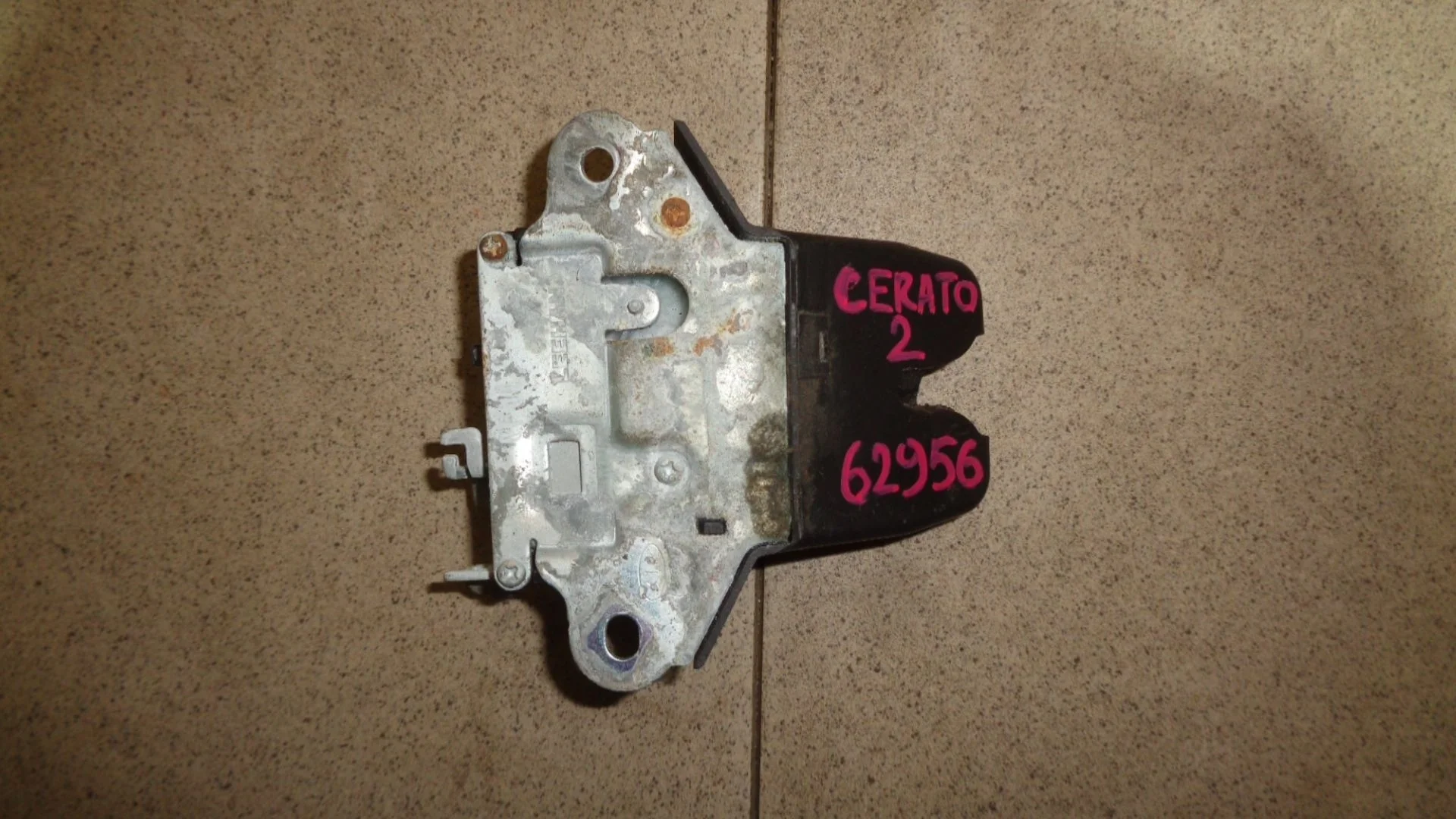 Замок багажника Kia Cerato II (TD) 2008-2013