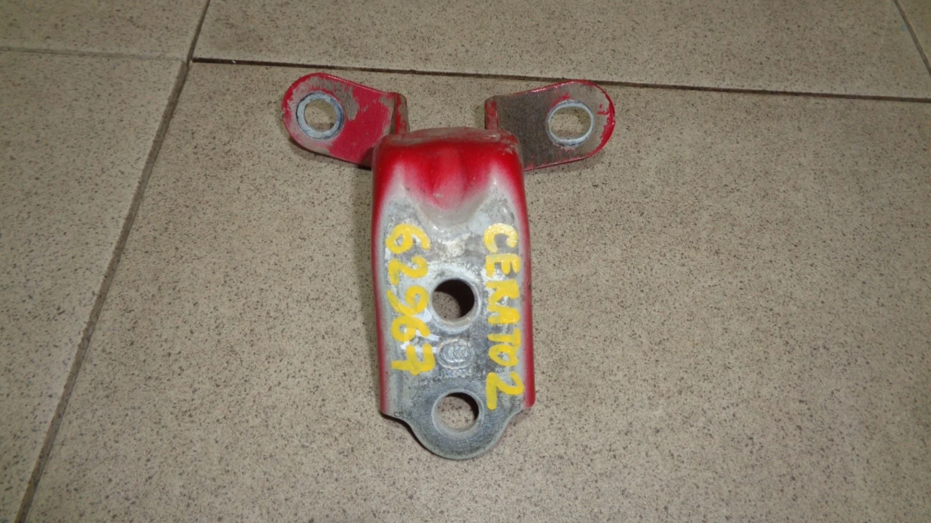 Петля двери Kia Cerato II (TD) 2008-2013