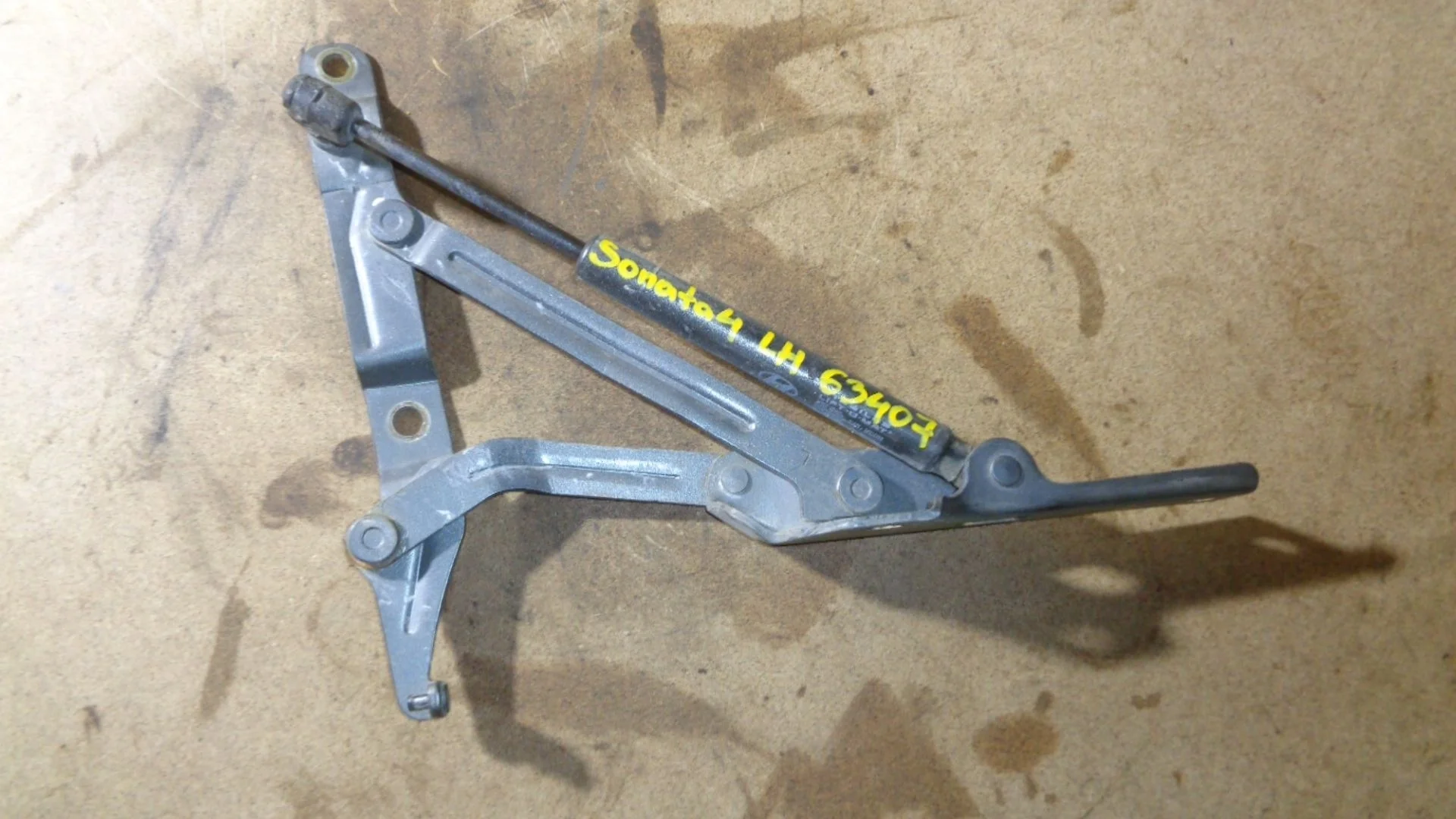 Петля крышки багажника Hyundai Sonata (EF) 1998-2012