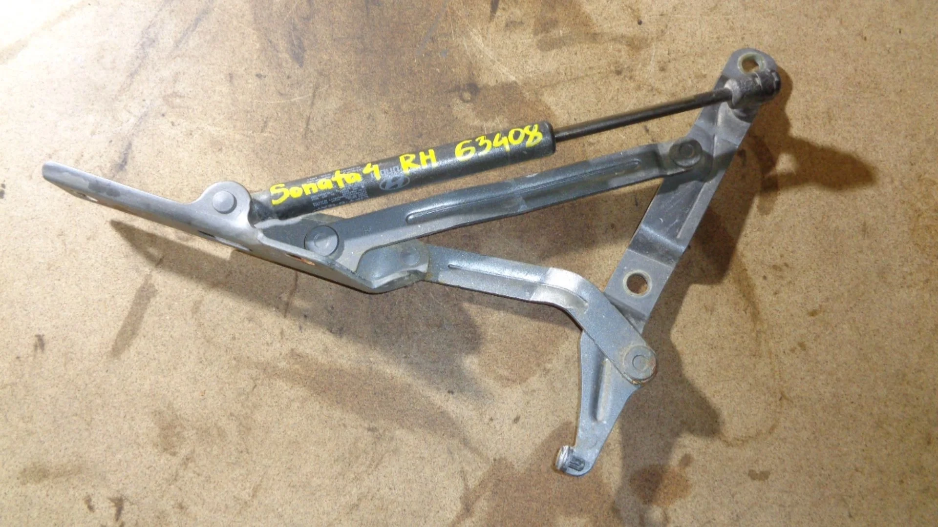 Петля крышки багажника Hyundai Sonata (EF) 1998-2012