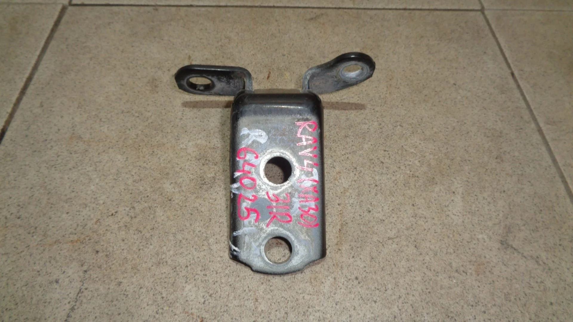 Петля двери задней правой нижняя Toyota RAV4 (XA30) 2005-2012