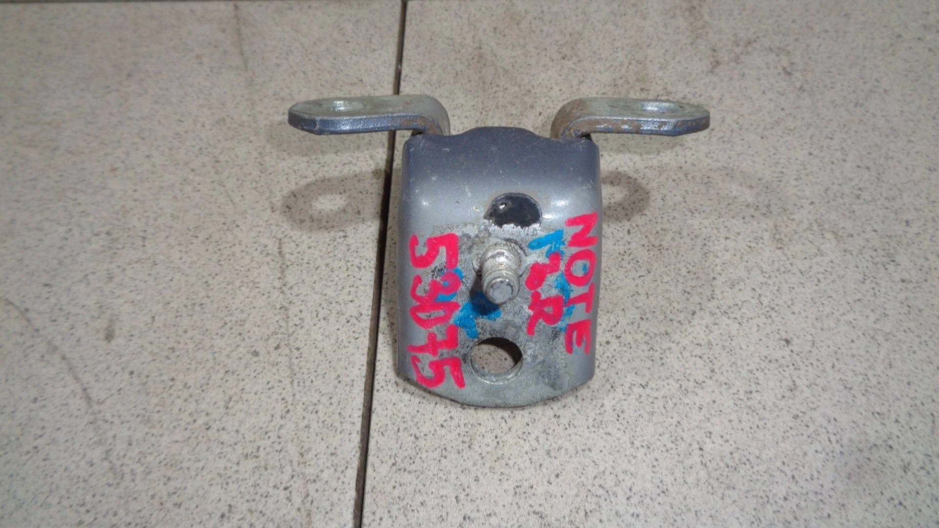 петля двери Nissan Note (E11) 2004-2013