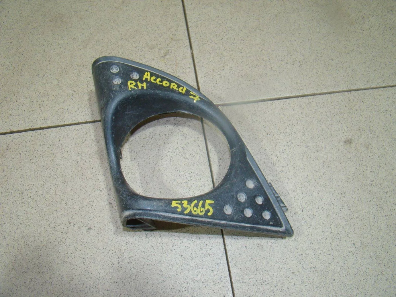 Рамка противотуманой фары правой Honda Accord VIII 2007-2012