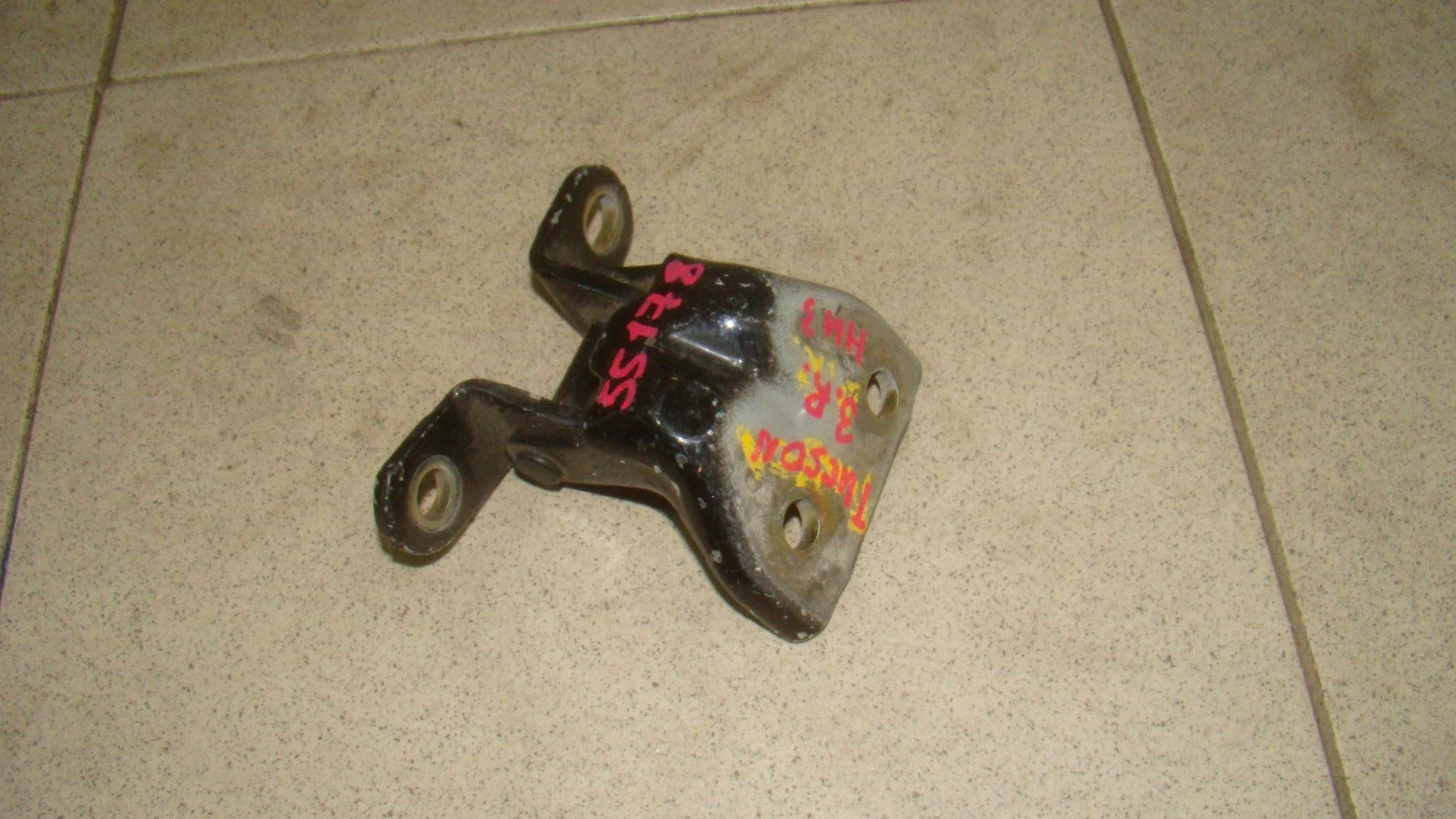 петля двери Hyundai Tucson (JM) 2004-2009