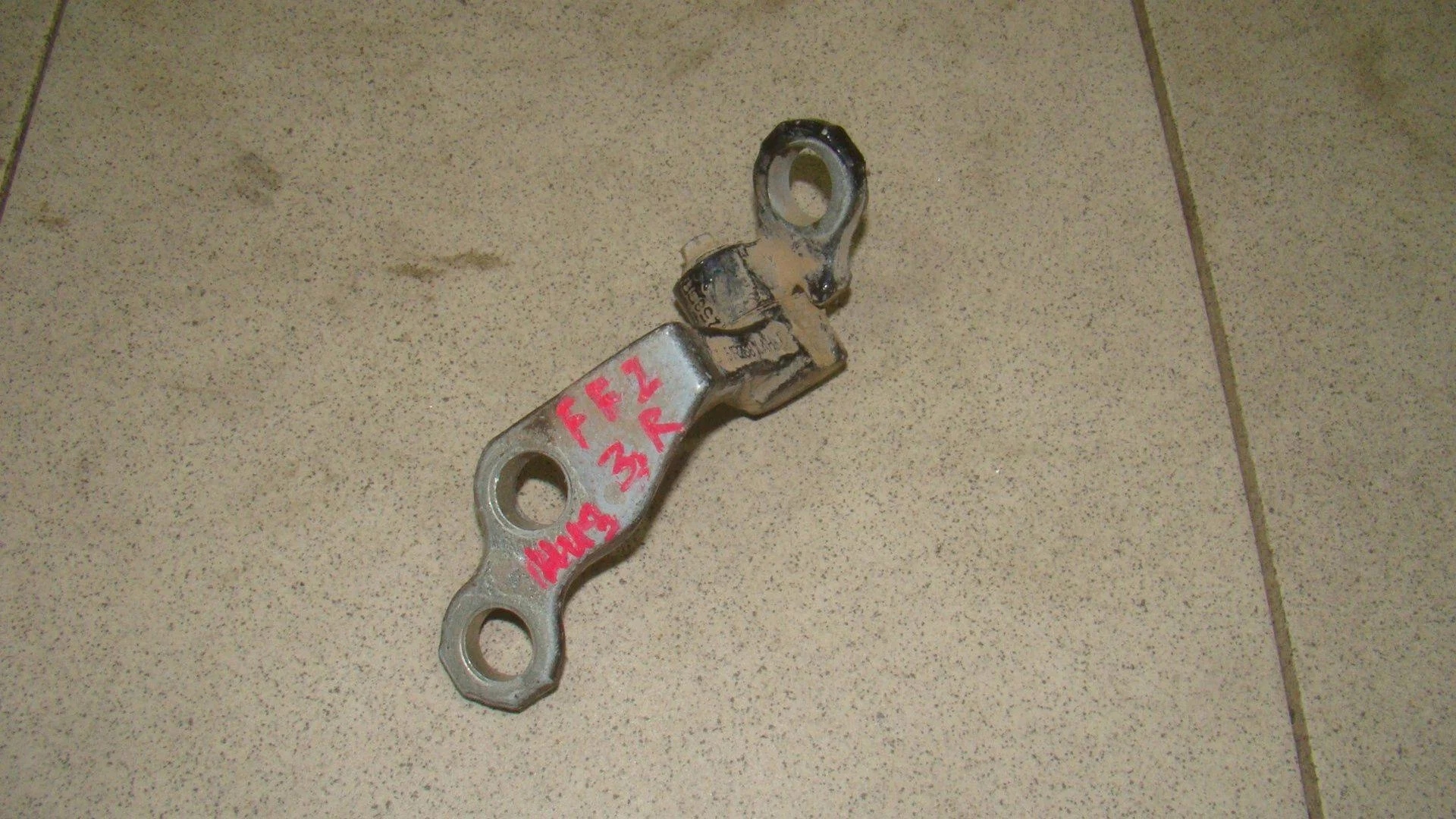 Петля двери задней правой нижняя Ford Focus II 2005-2011
