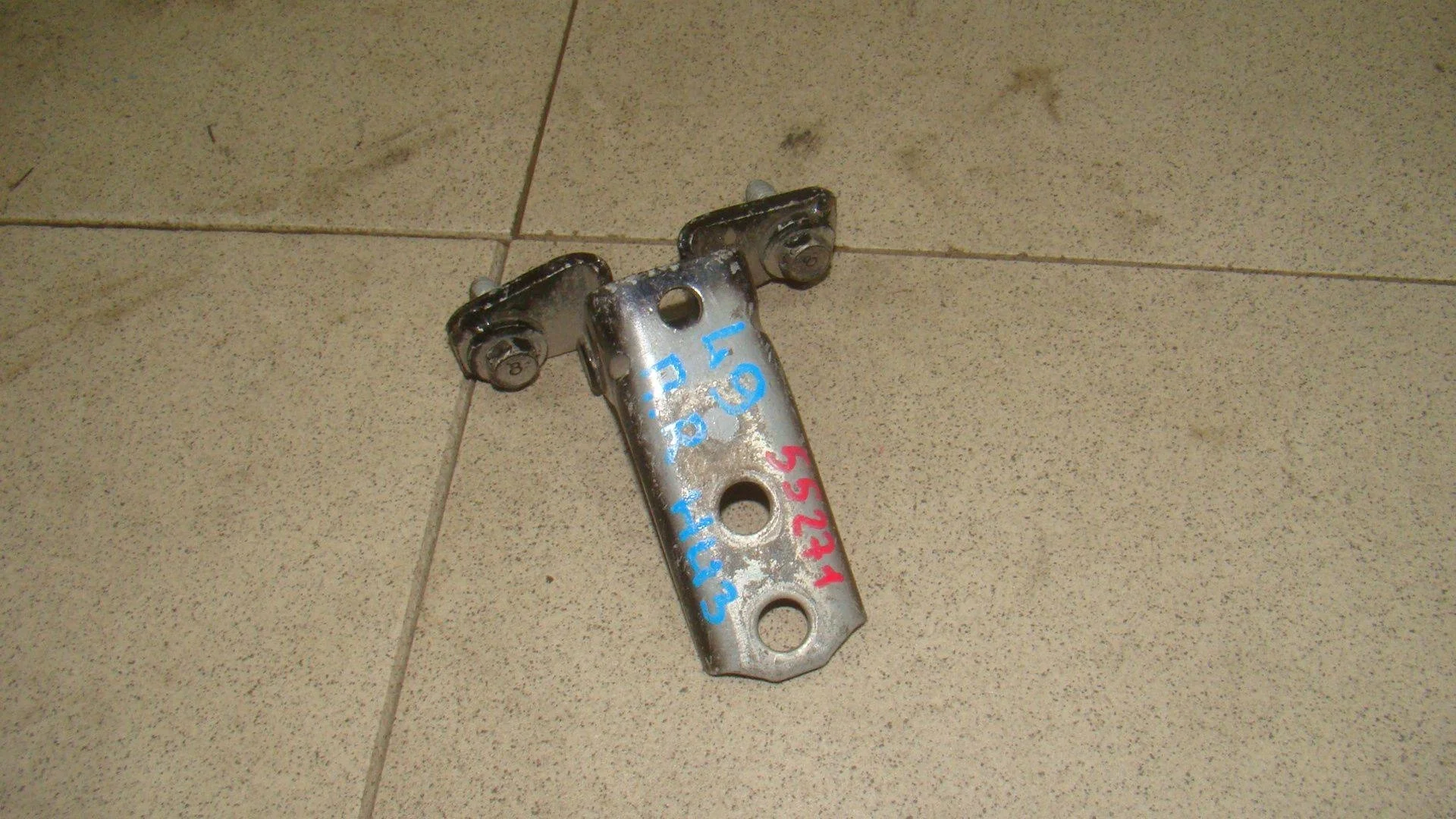 петля двери Mitsubishi Lancer 9 (CS) 2003-2006