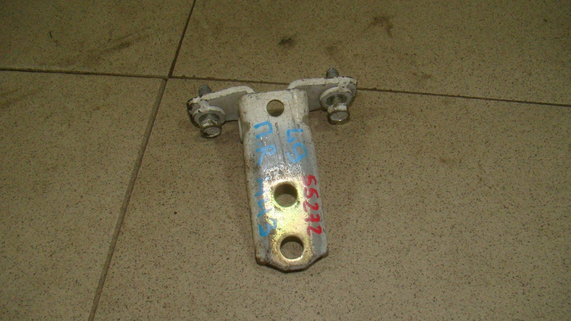 петля двери Mitsubishi Lancer 9 (CS) 2003-2006