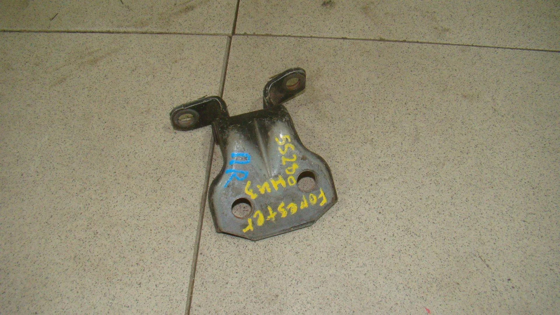 Петля двери передней Subaru Forester III (SH) 2009-2012
