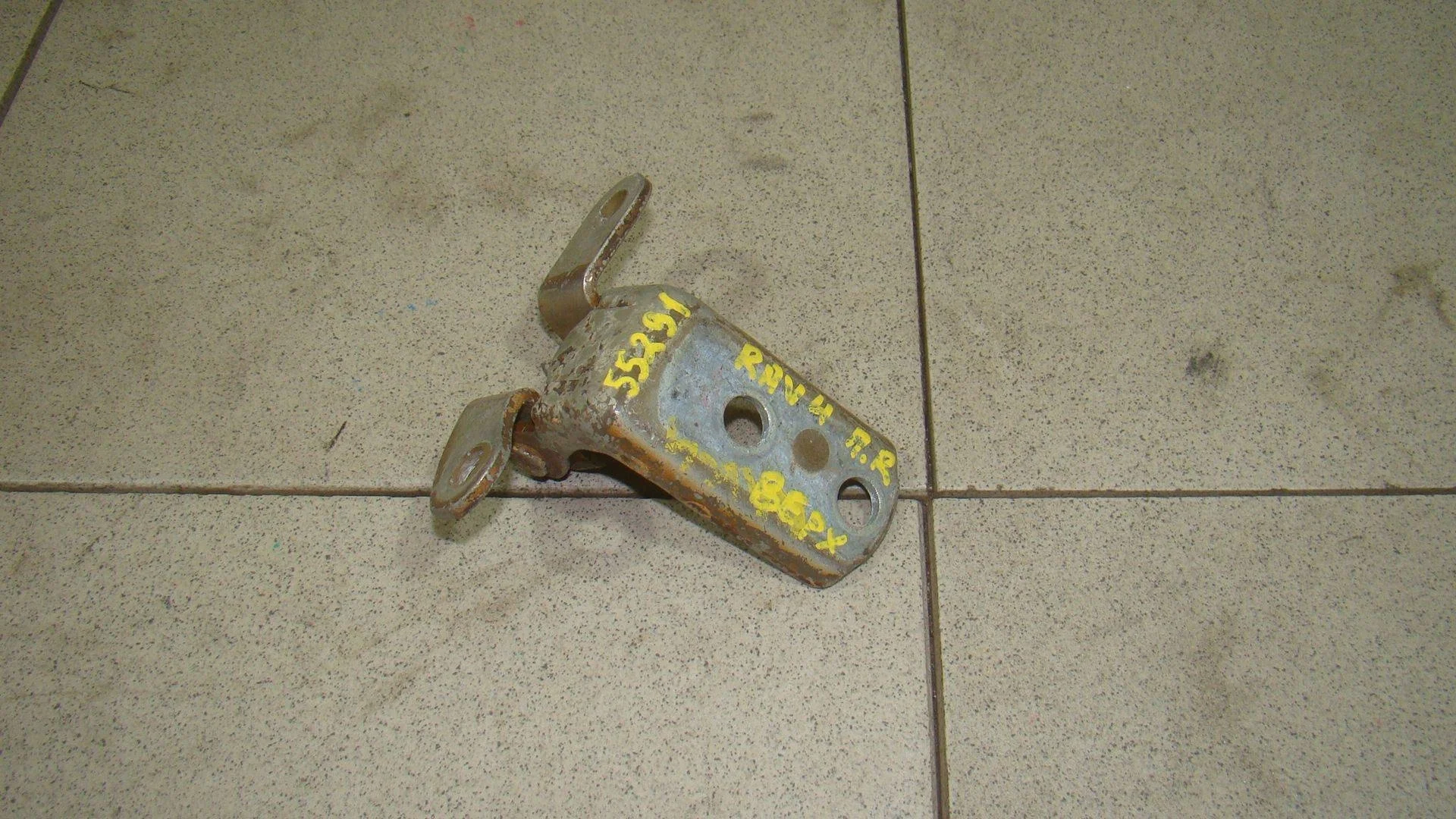 Петля двери передней правой верхняя Toyota RAV4 (XA30) 2005-2012