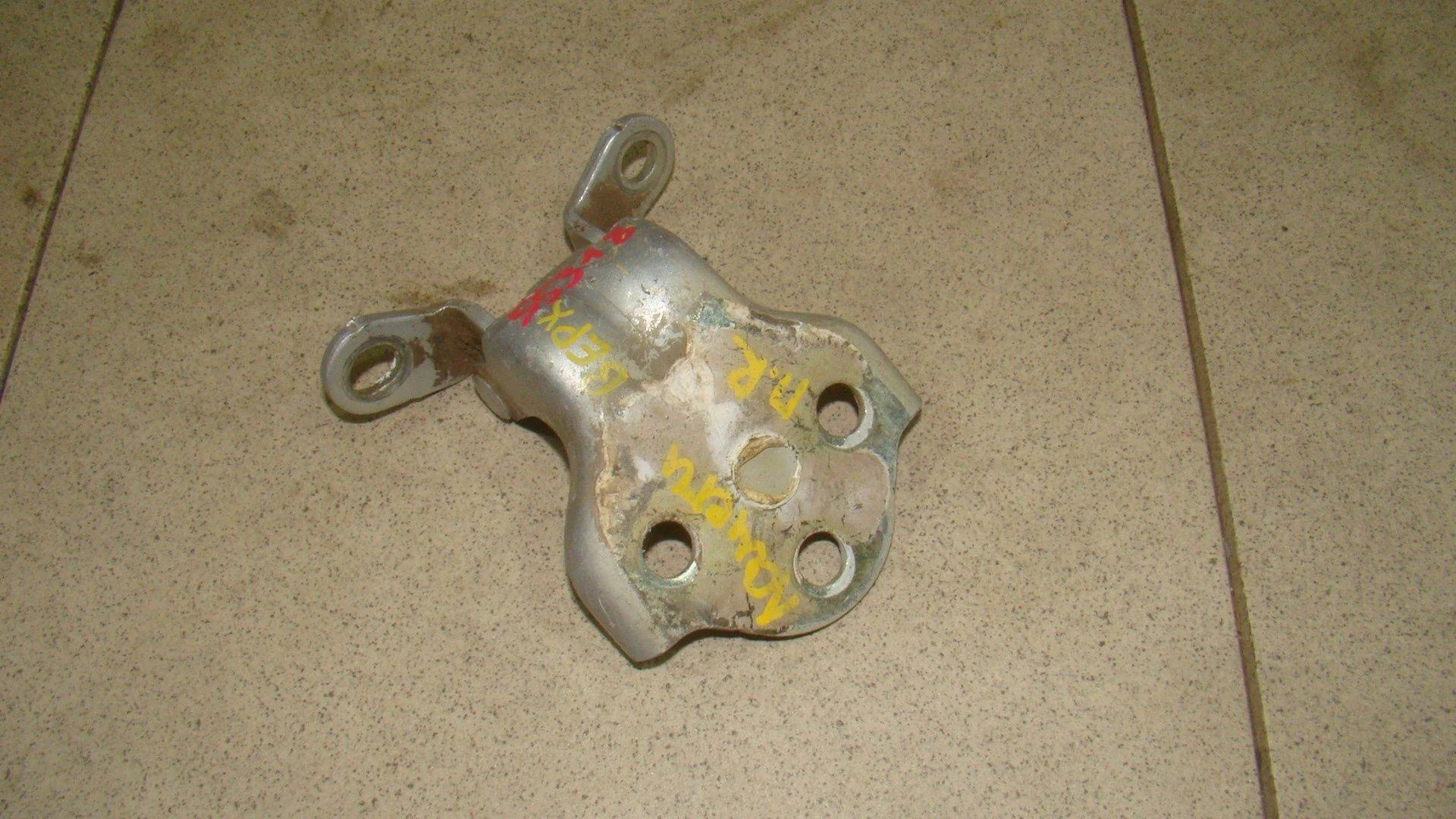 петля двери Chevrolet Lacetti (J200) 2002-2013