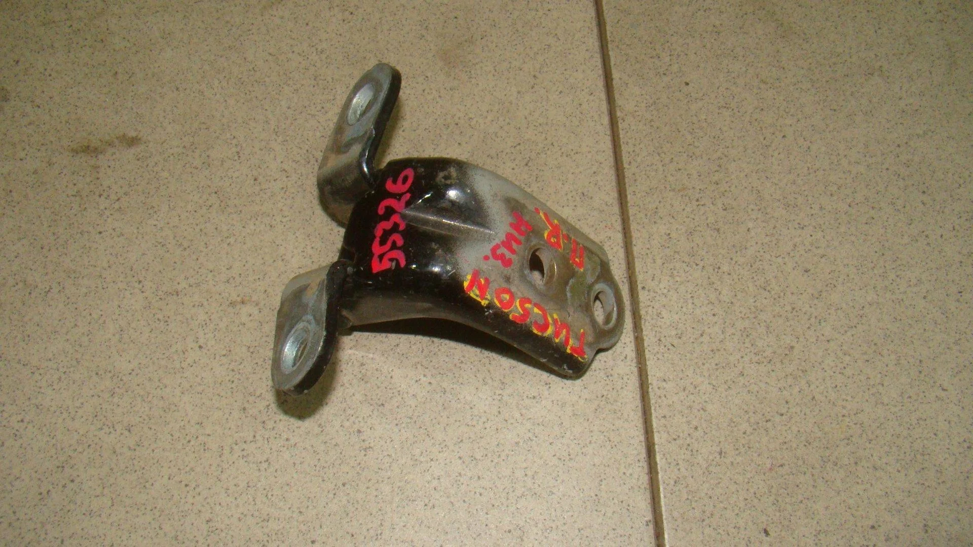 петля двери Hyundai Tucson (JM) 2004-2009