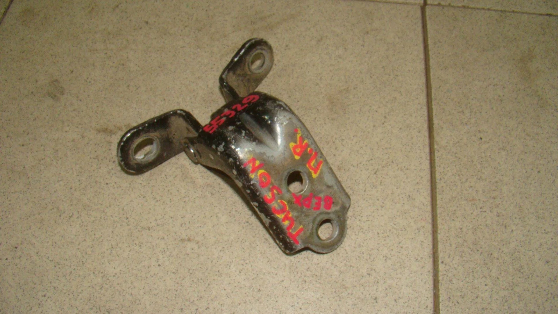 петля двери Hyundai Tucson (JM) 2004-2009