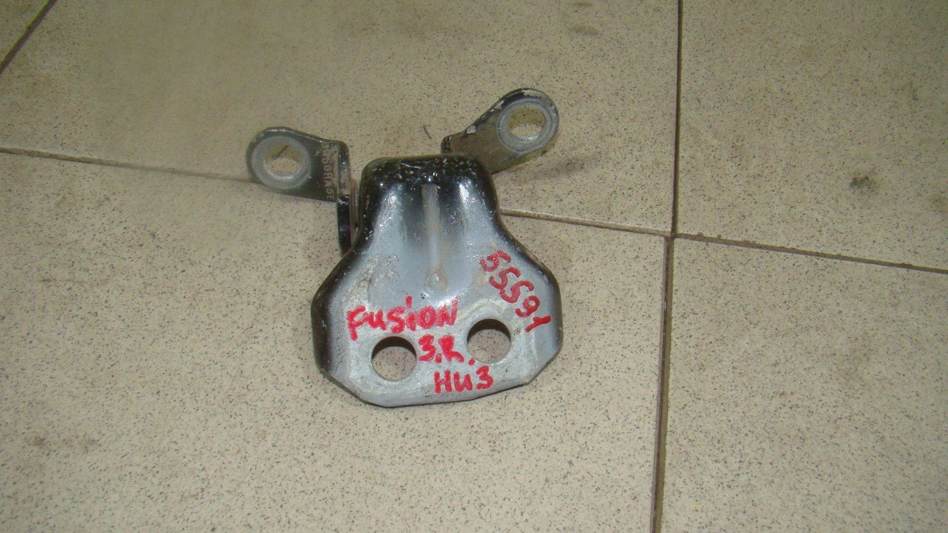 Петля двери задней правой нижняя Ford Fusion 2002-2012