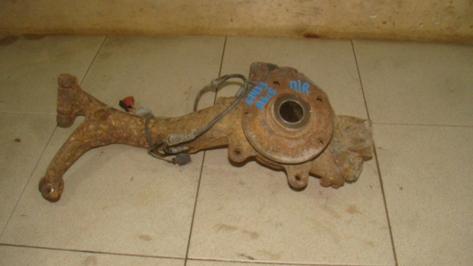 кулак поворотный Audi A6 (C5) 1997-2004