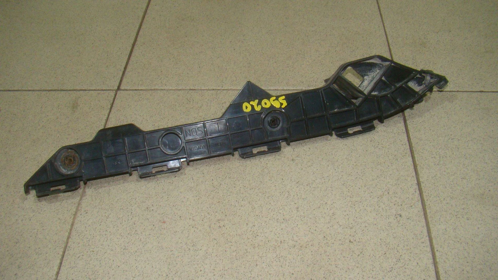 кронштейн заднего бампера Toyota Corolla (E150) 2006-2013