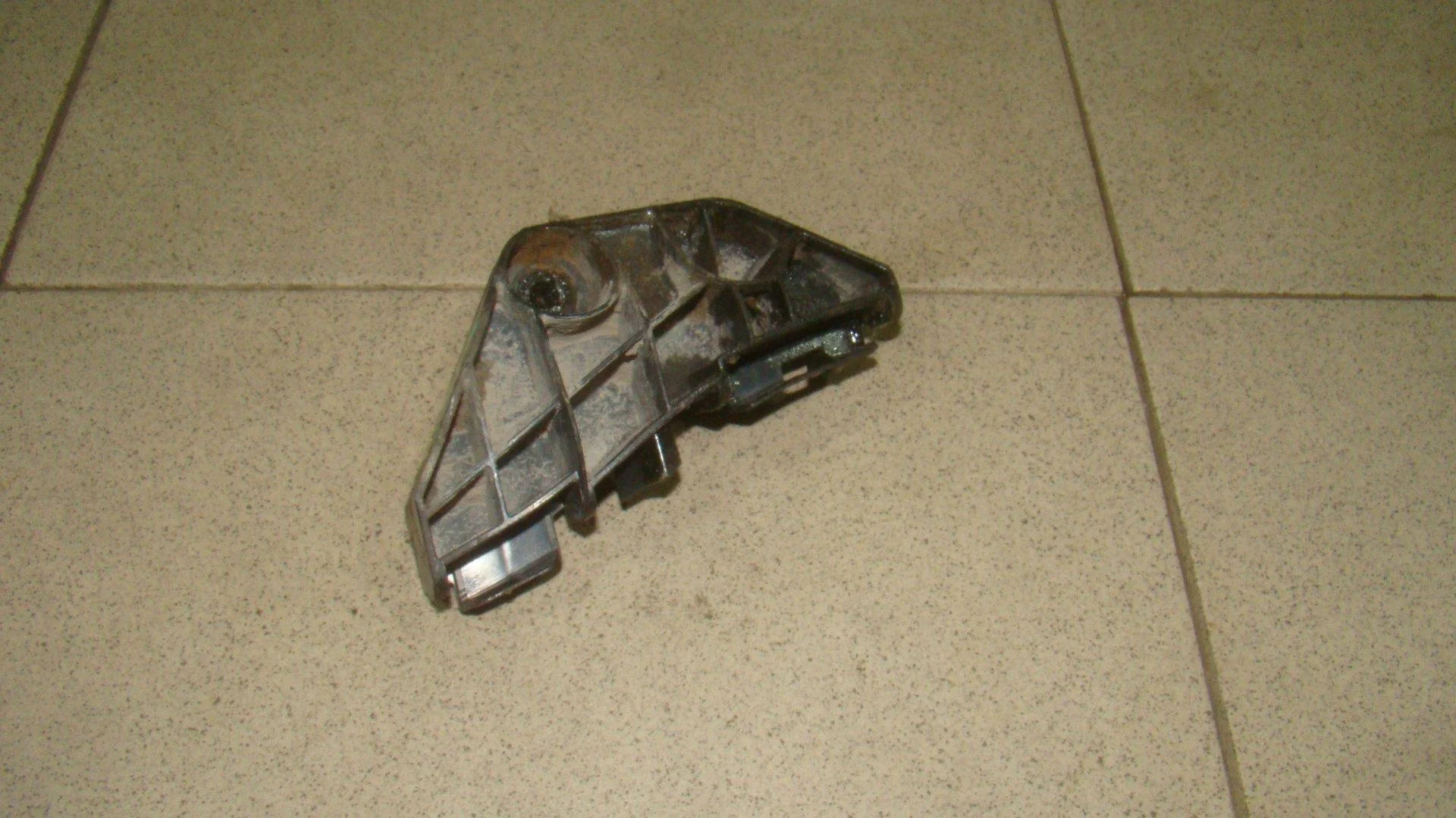 Кронштейн заднего бампера правый Toyota Corolla (E150) 2006-2013