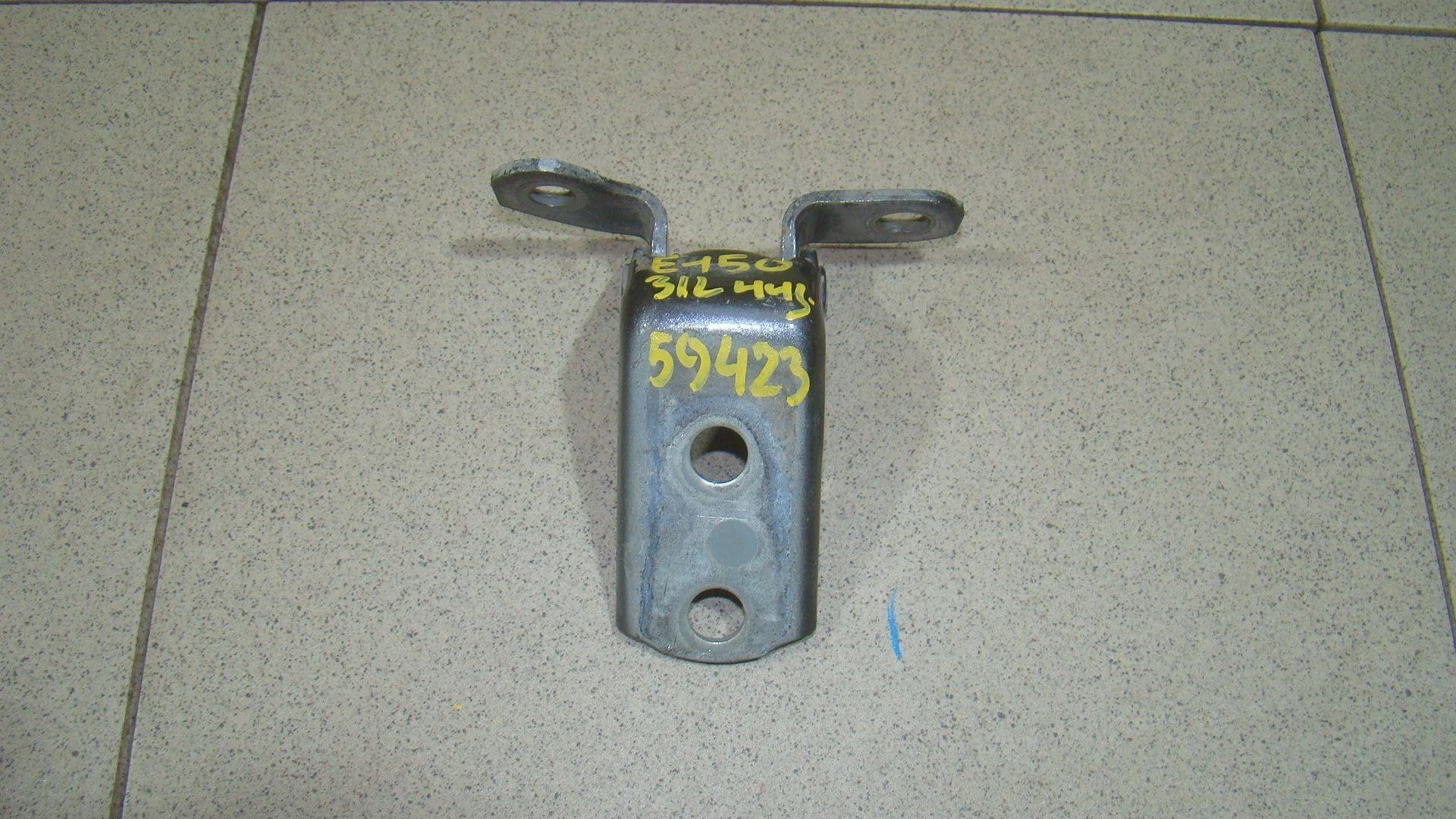 Петля двери задней левой нижняя Toyota Corolla (E150) 2006-2013