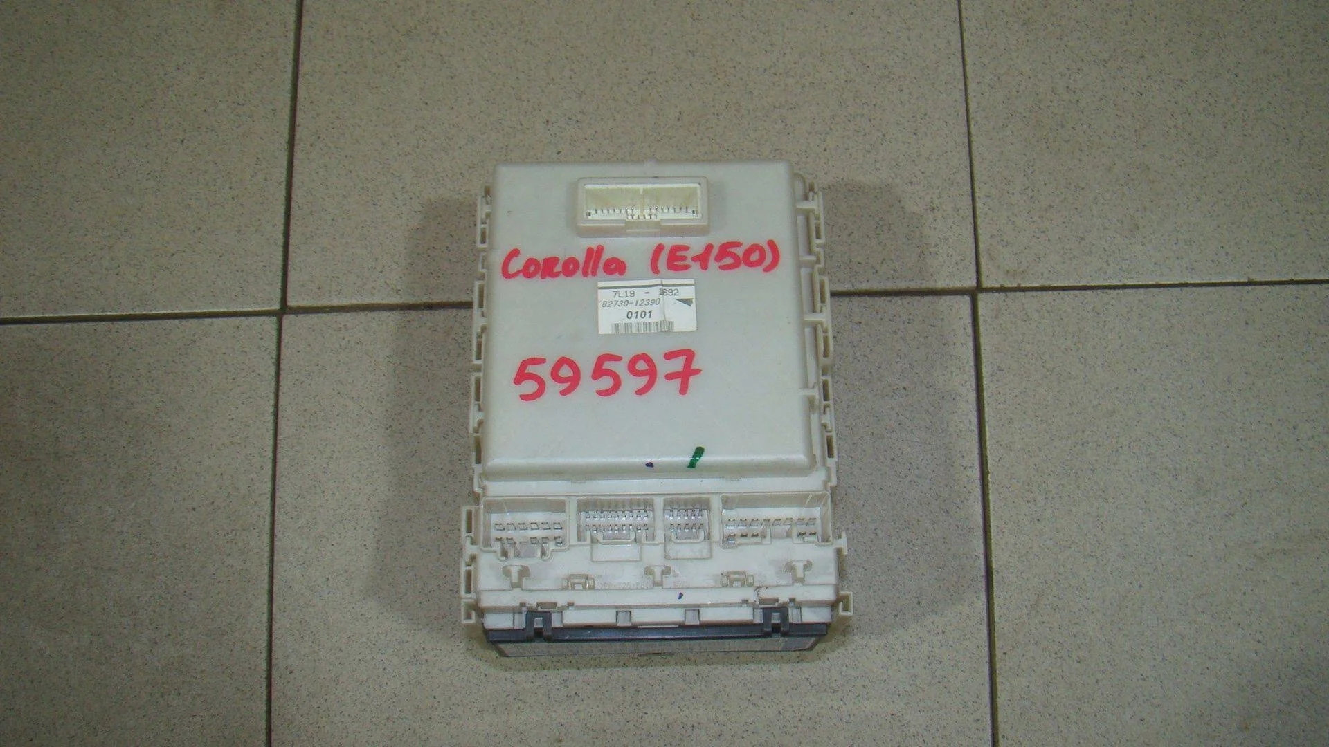 блок предохранителей Toyota Corolla (E150) 2006-2013