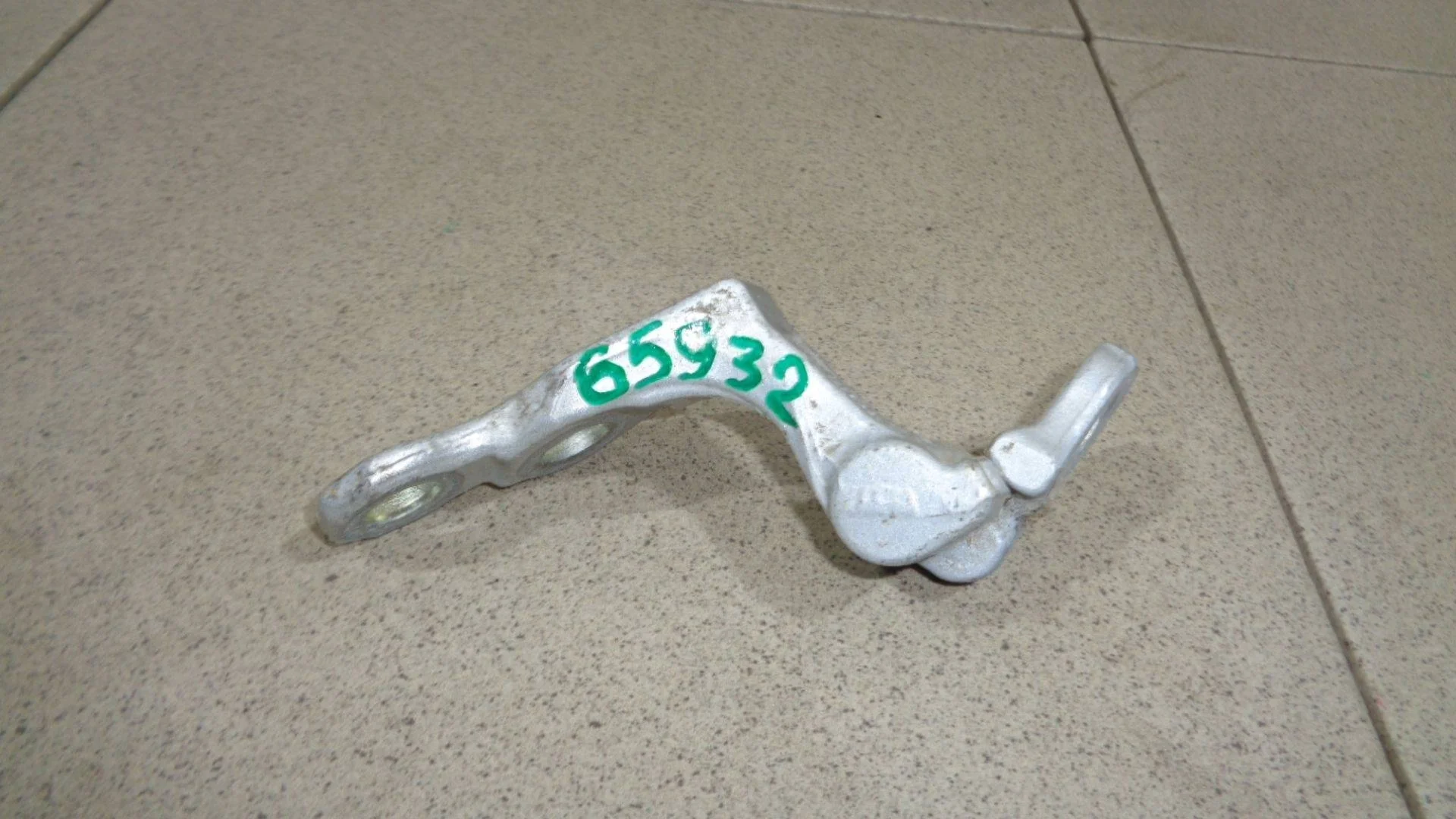 Петля двери задней правой нижняя Ford Focus II 2005-2011