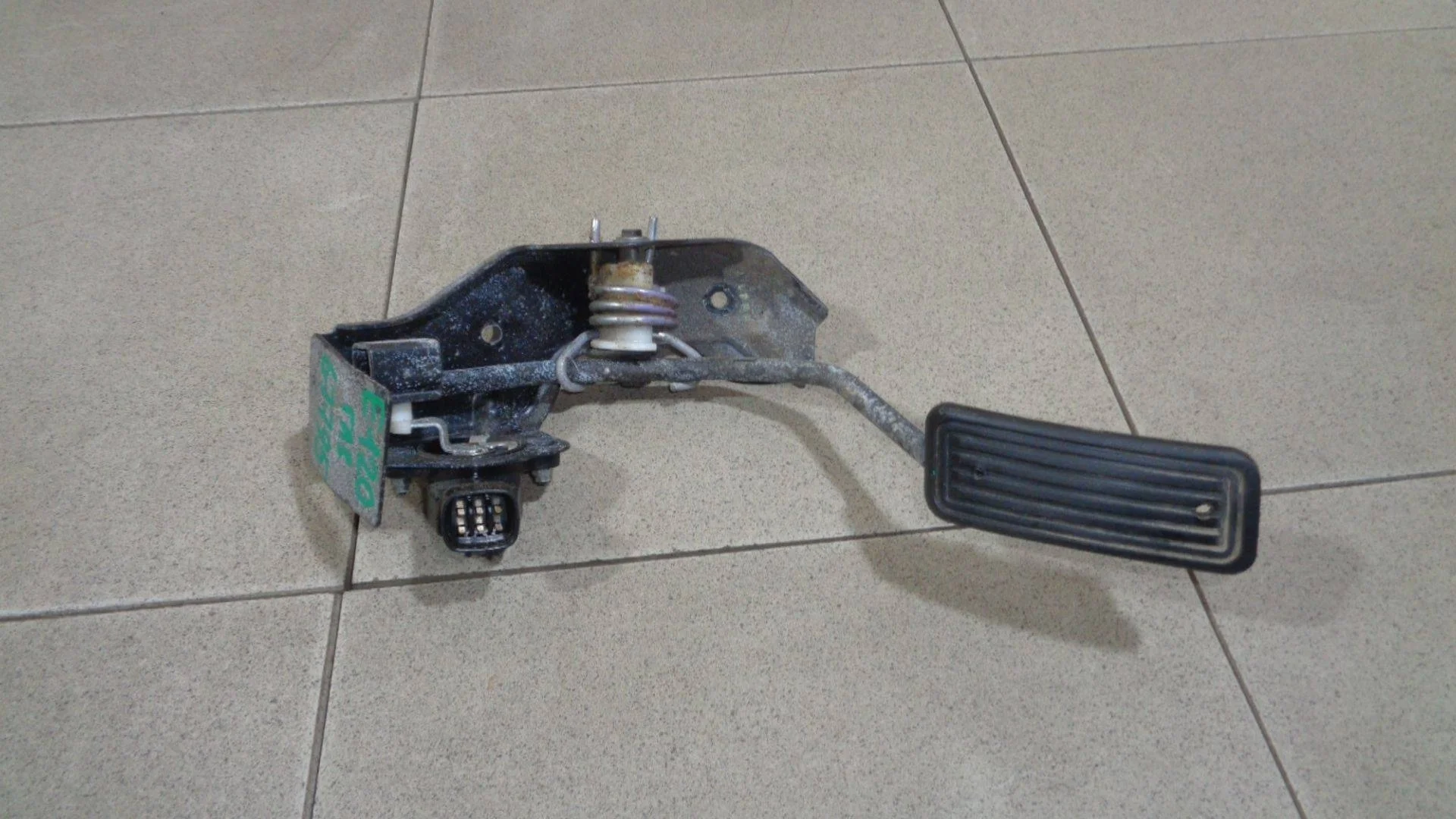 педаль газа Toyota Corolla (E120) 2000-2007