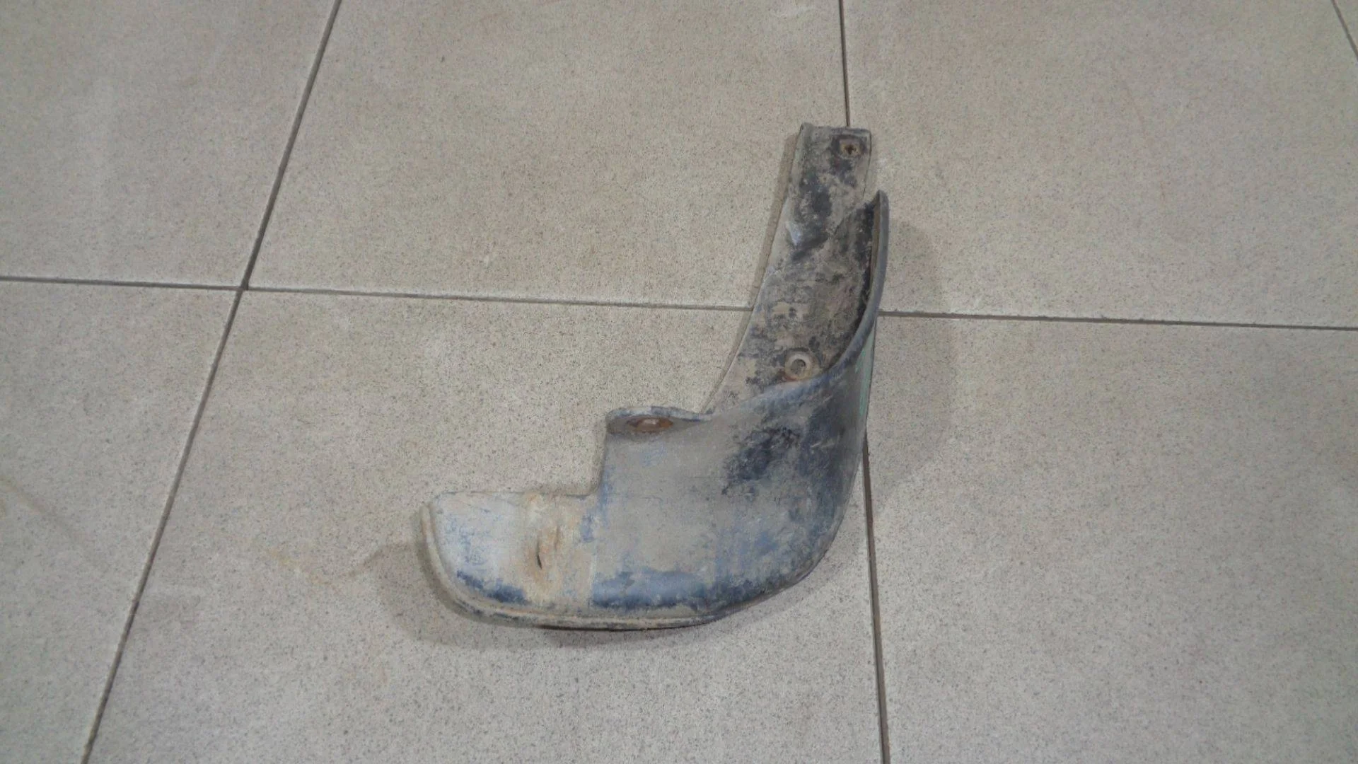 Брызговик передний правый Toyota Corolla (E120) 2000-2007